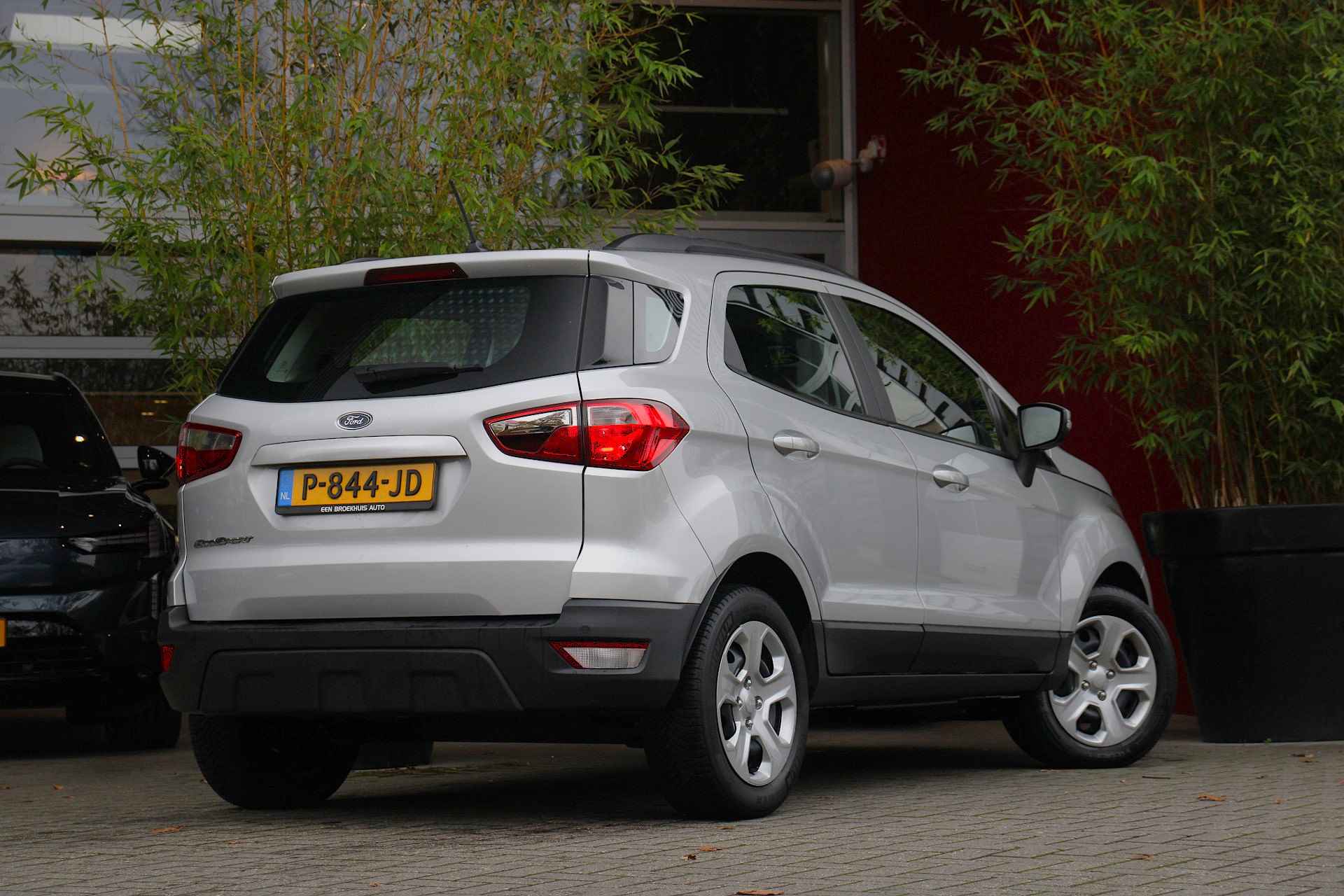 Ford EcoSport 1.0 EcoBoost Titanium Automaat | Trekhaak | Cruise Control | Parkeersensoren voor & achter | Navigatie - 2/18