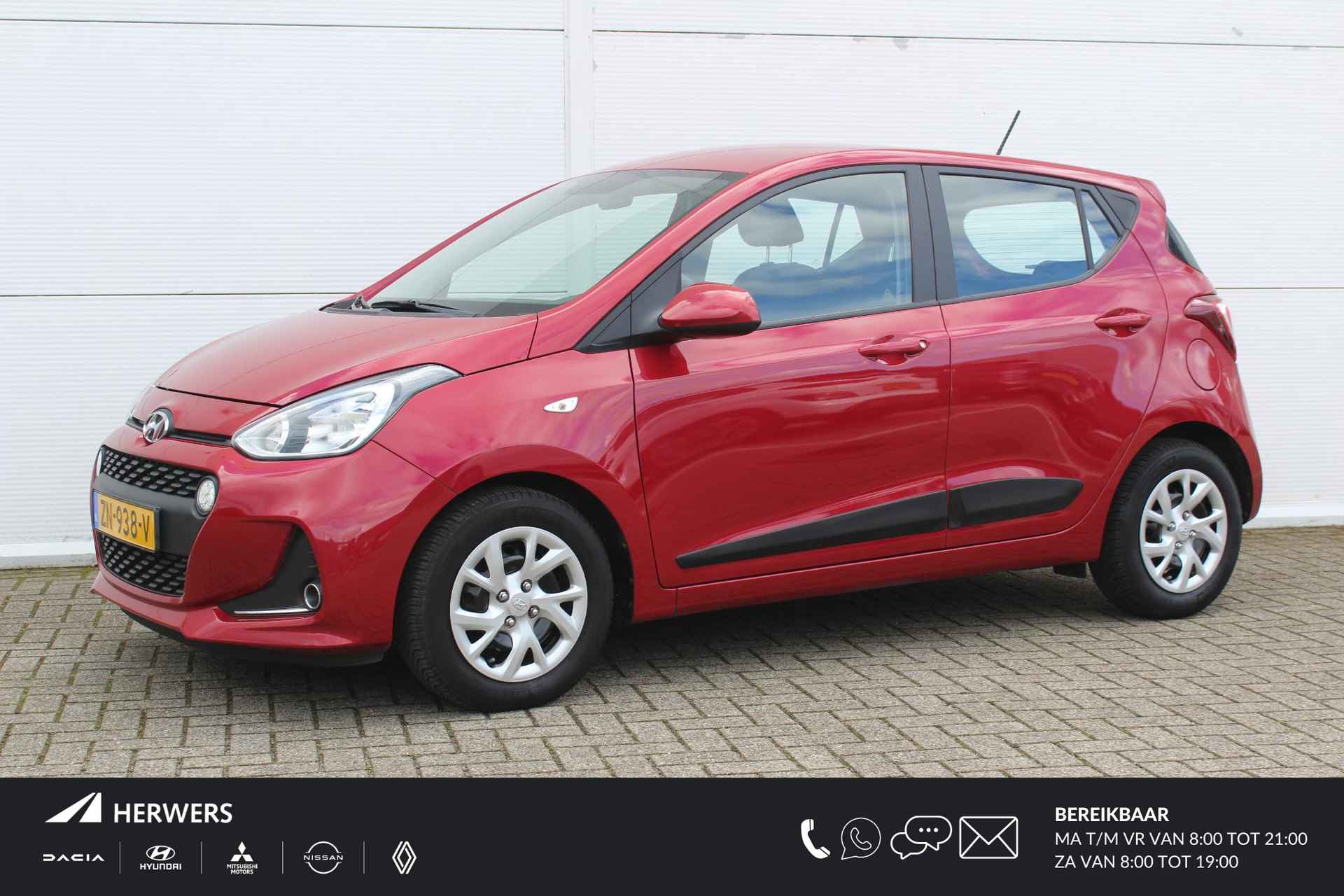 Hyundai i10 1.0i Comfort / Navigatie + Apple Carplay/Android Auto / Cruise Control / Airco / Parkeersensoren achter / Bluetooth / - 1/37