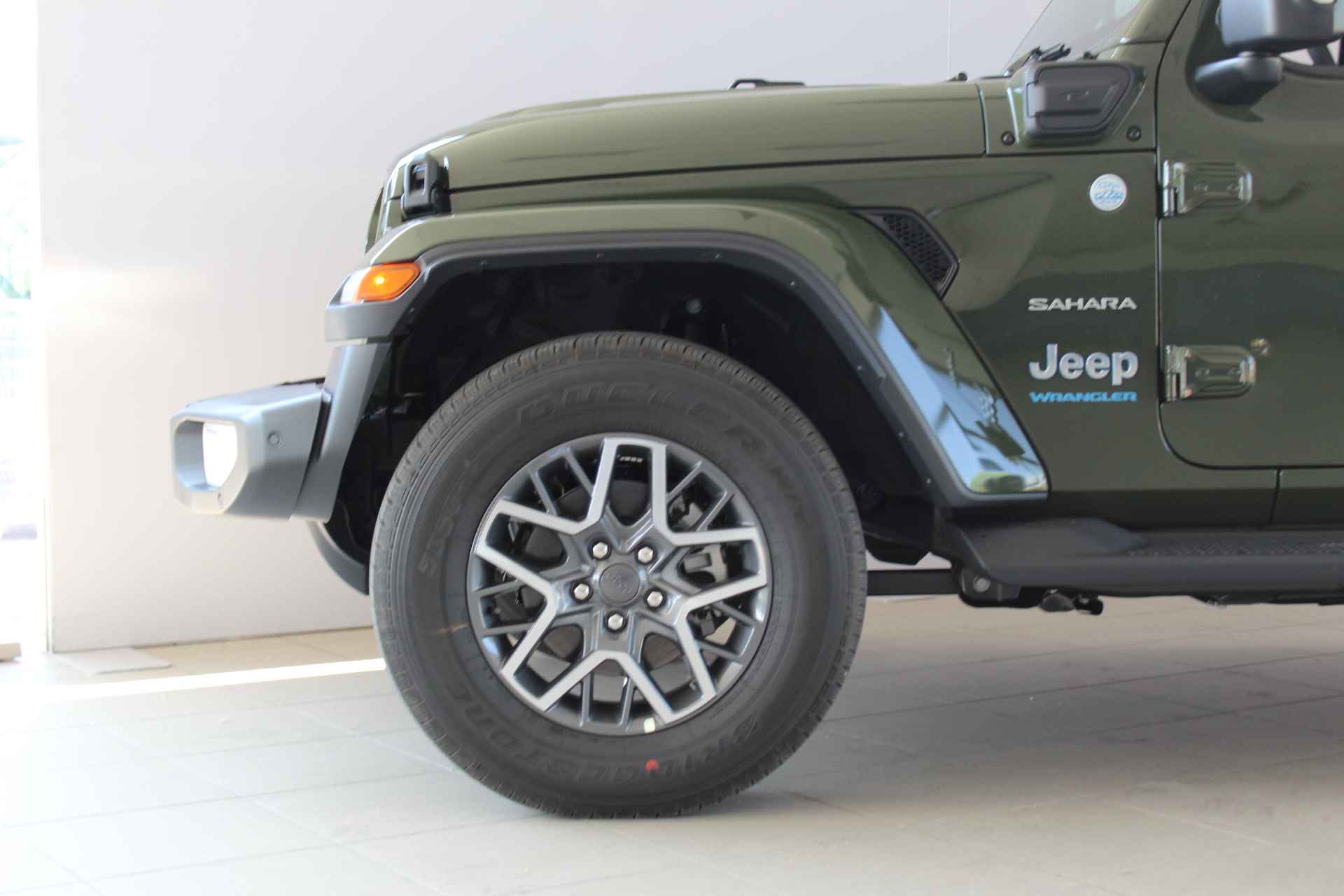 Jeep Wrangler Unlimited 4xe 380 Sahara | Leder | Camera V+A | Carplay | Navigatie - 16/46