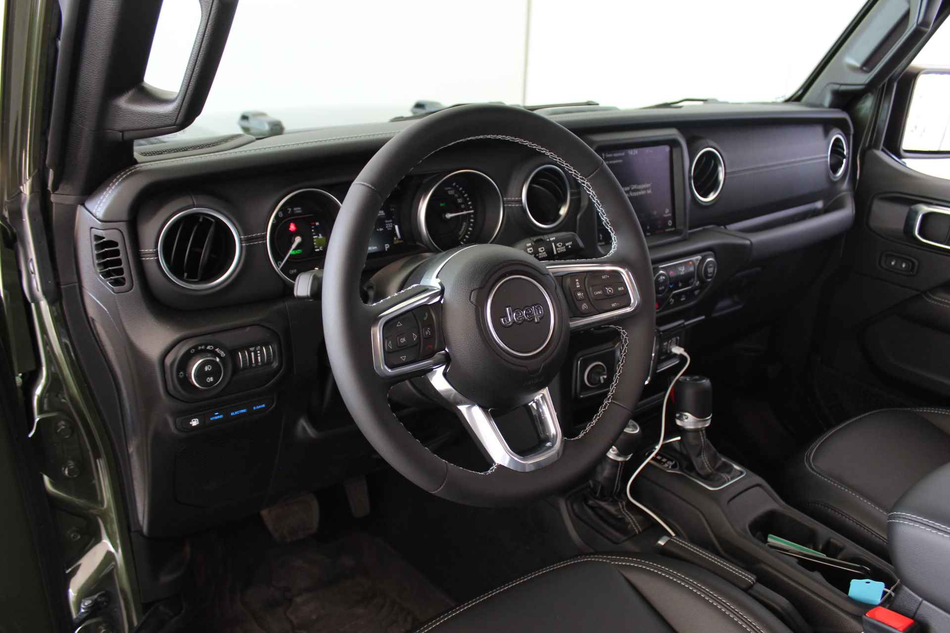 Jeep Wrangler Unlimited 4xe 380 Sahara | Leder | Camera V+A | Carplay | Navigatie - 36/46