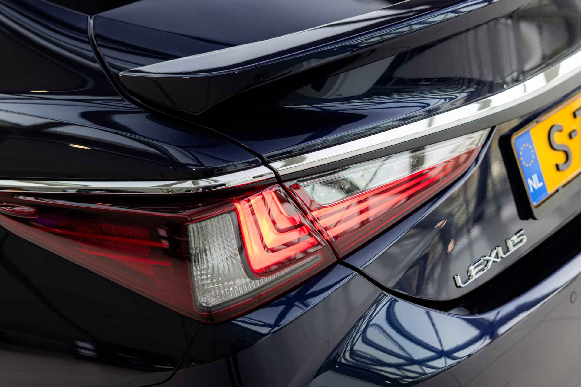 Lexus ES 300h President Line | NL auto | High Performance Dempers | - 62/71