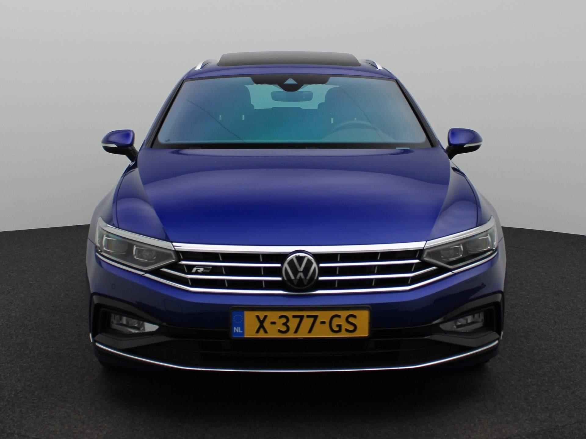 Volkswagen Passat Variant 1.5 TSI Elegance Business R | Half-Leder | Navigatie | Airco | Parkeersensoren | Camera | 18 Inch Velgen | LED | Stoelverwarming | - 3/48