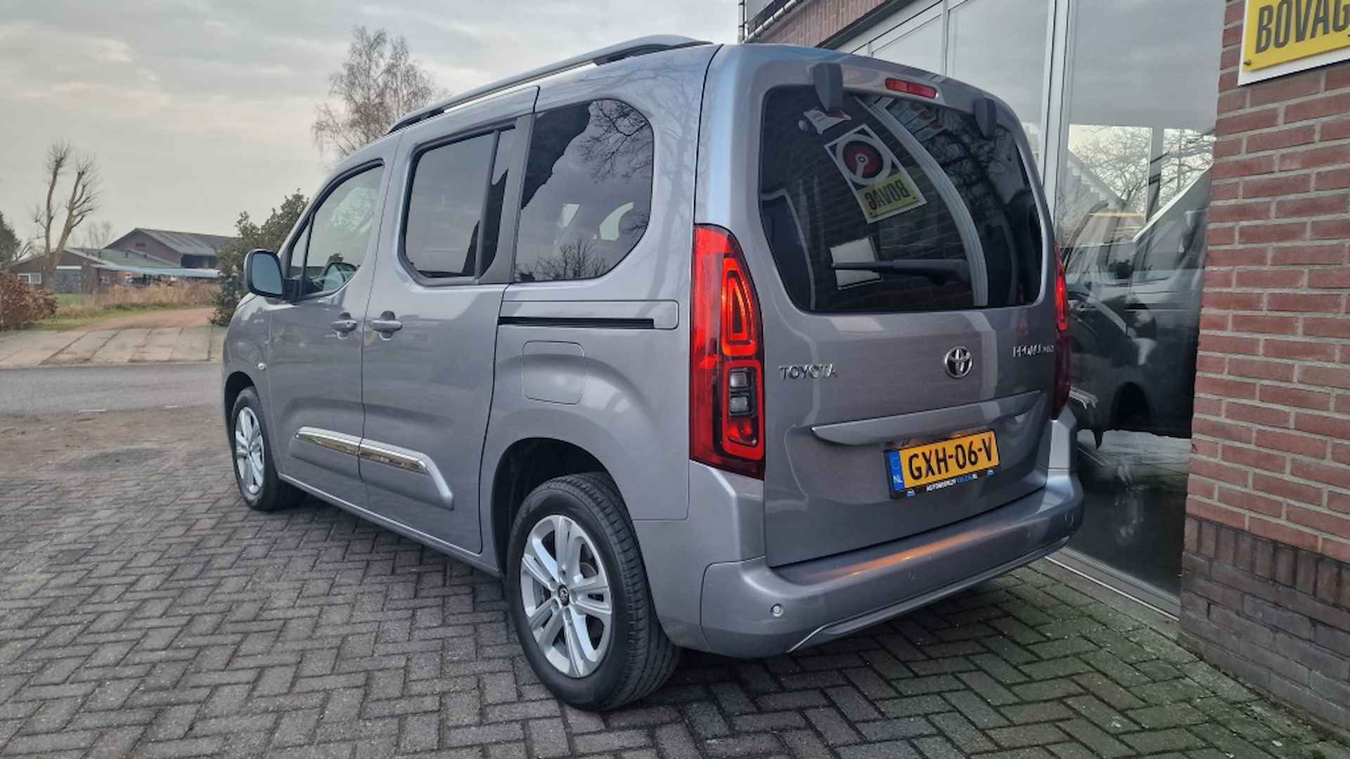 Toyota PROACE CITY Verso 1.2 Turbo Dynamic, Navi, Leder, - 8/29