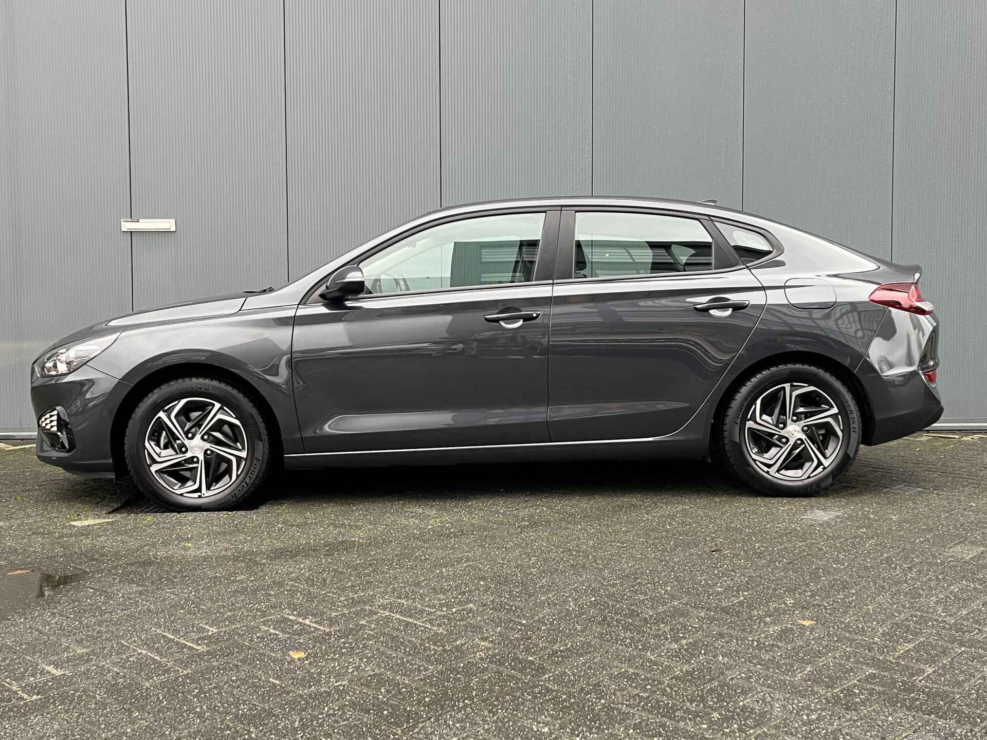 Hyundai i30 Fastback 1.0 T-GDI MHEV 120pk Comfort | Airco | Carplay | Camera | 16" Lichtmetaal | Afn. Trekhaak | Cruisecontrol | Parkeersens - 2/29