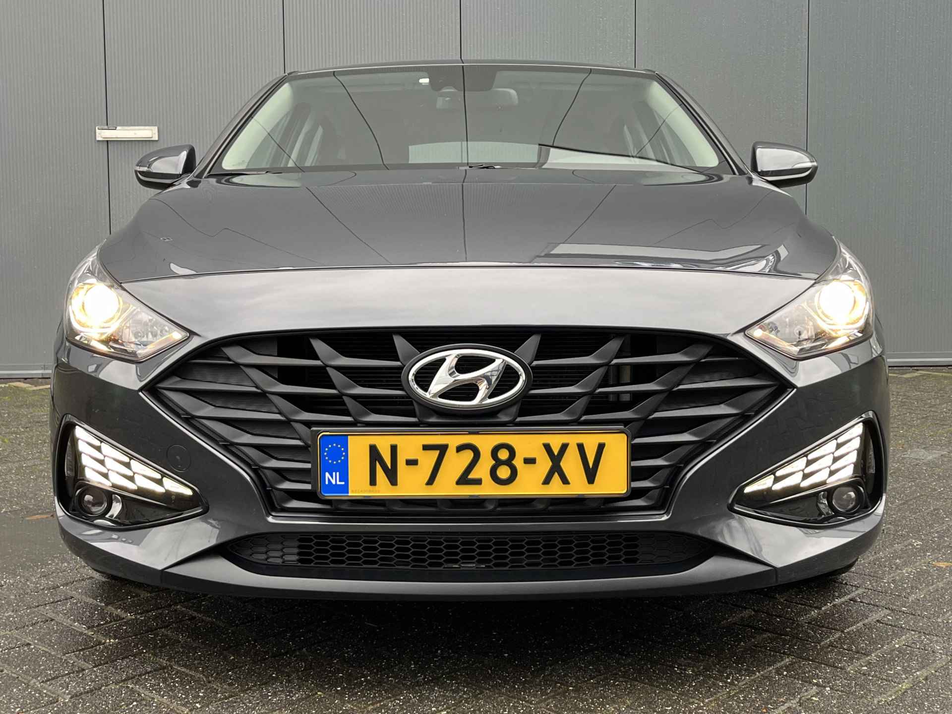 Hyundai i30 Fastback 1.0 T-GDI MHEV 120pk Comfort | Airco | Carplay | Camera | 16" Lichtmetaal | Afn. Trekhaak | Cruisecontrol | Parkeersens - 4/29