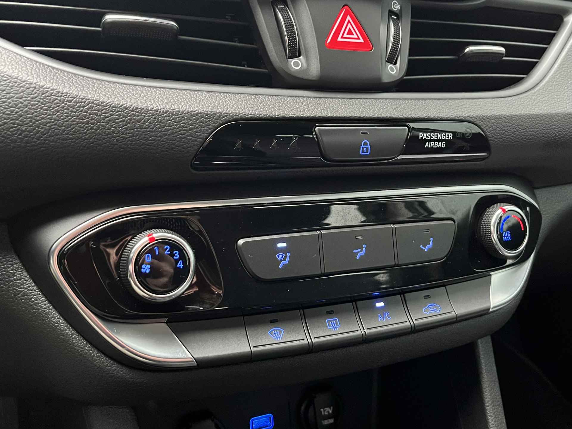 Hyundai i30 Fastback 1.0 T-GDI MHEV 120pk Comfort | Airco | Carplay | Camera | 16" Lichtmetaal | Afn. Trekhaak | Cruisecontrol | Parkeersens - 26/29