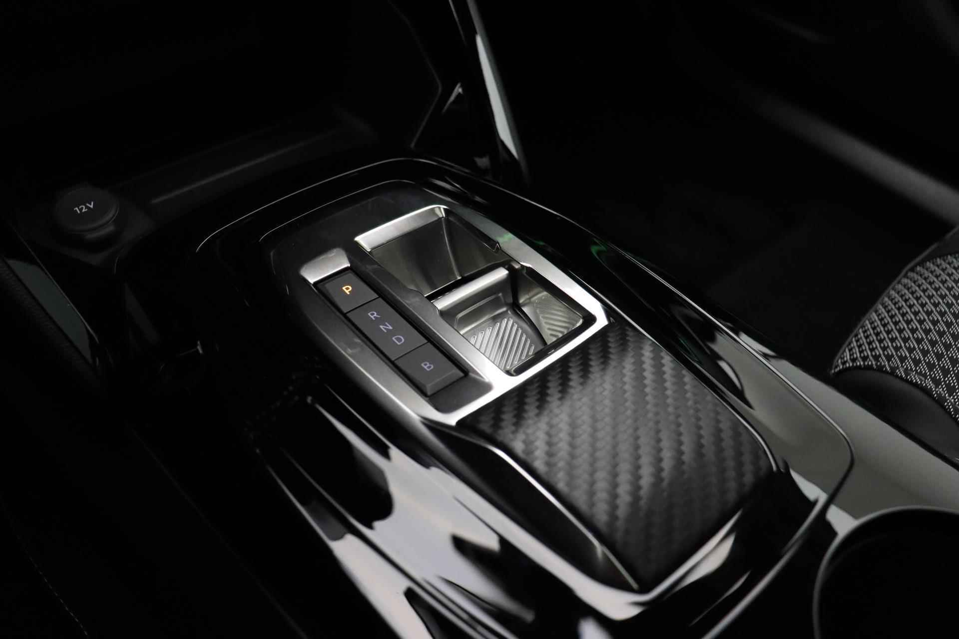 Peugeot e-2008 EV GT 50 kWh | Panoramadak | Adaptieve Cruise Control | Lane Assist | Stoelverwarming | Ambient Lighting | - 18/35