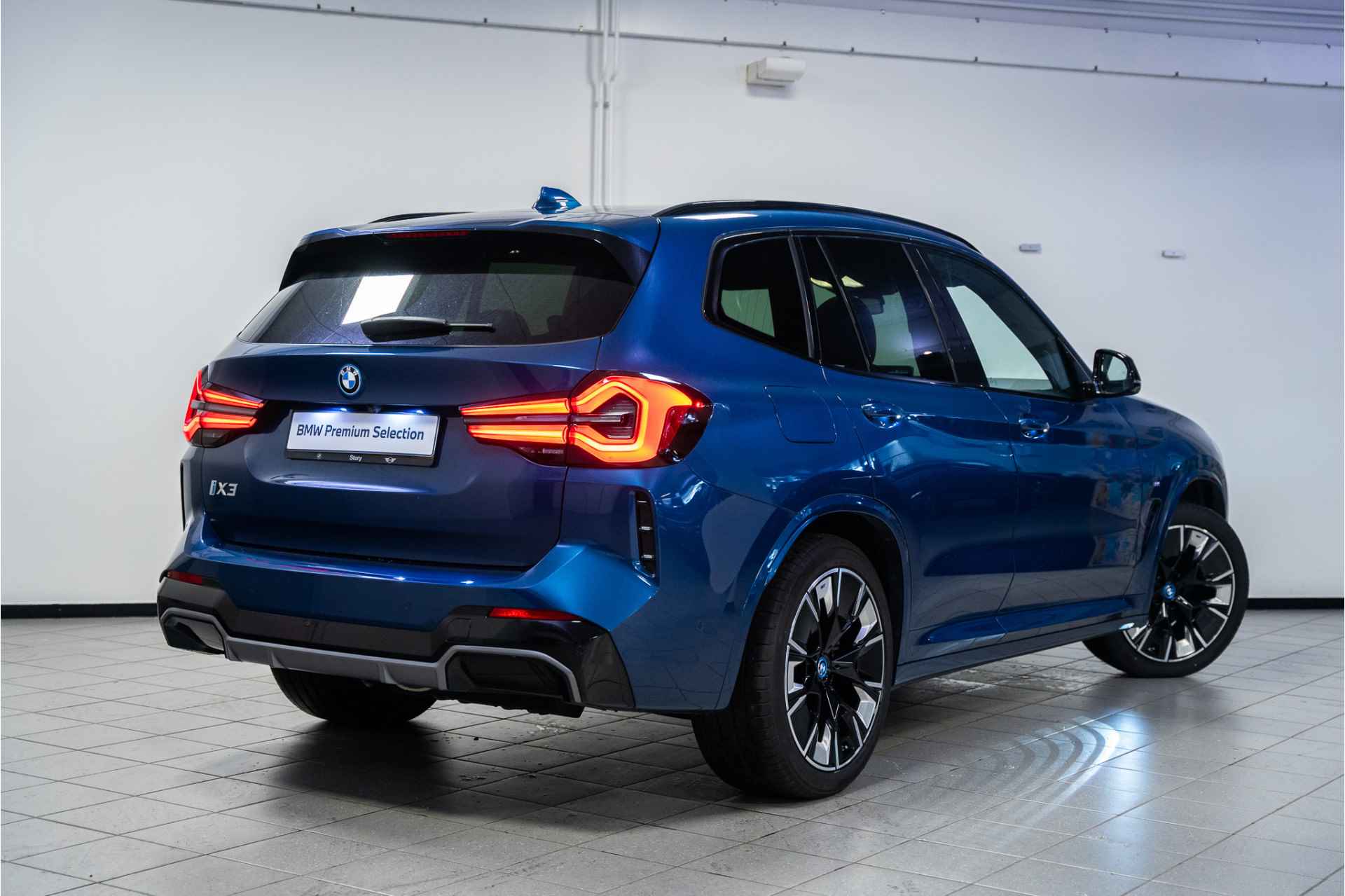 BMW iX3 High Executive M Sportpakket Shadow Line - 2/26