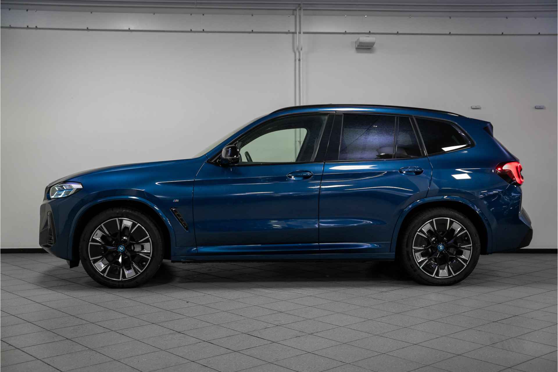 BMW iX3 High Executive M Sportpakket Shadow Line - 4/26