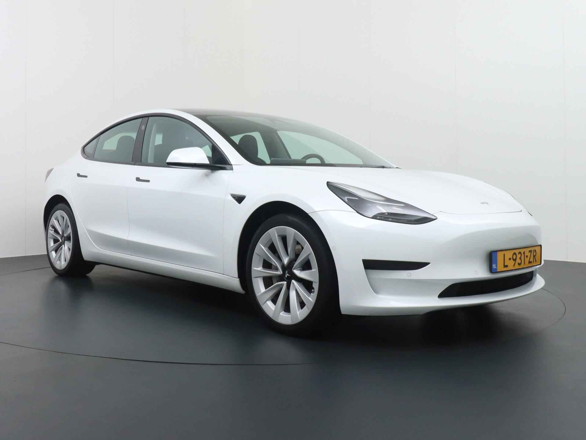 Tesla Model 3 Standard RWD Plus 60 kWh VAN 32.900,- VOOR 28.877,- | FACELIFT ORG. NL. NAP KM. - 3/36