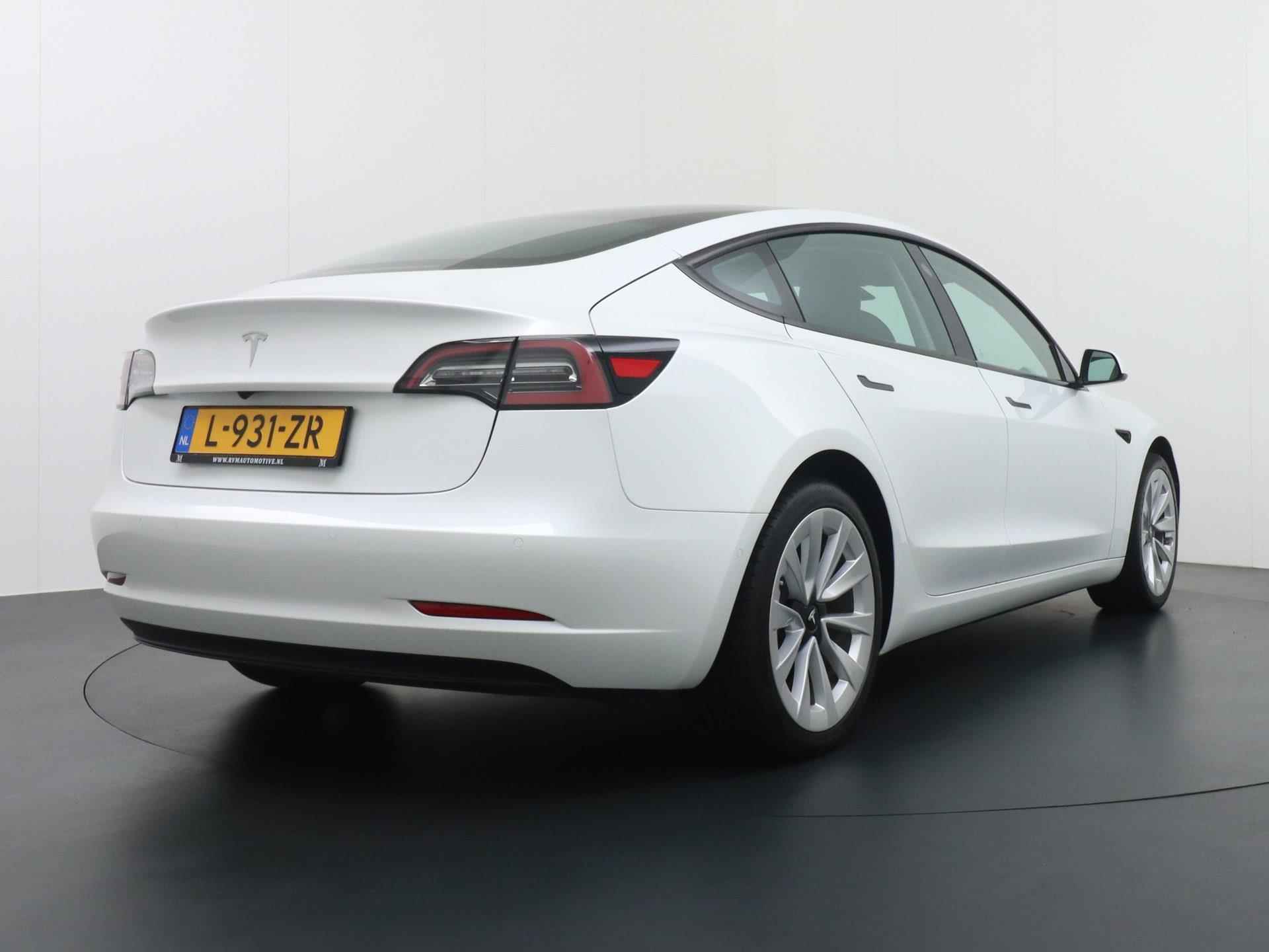 Tesla Model 3 Standard RWD Plus 60 kWh VAN 32.900,- VOOR 28.877,- | FACELIFT ORG. NL. NAP KM. - 8/36