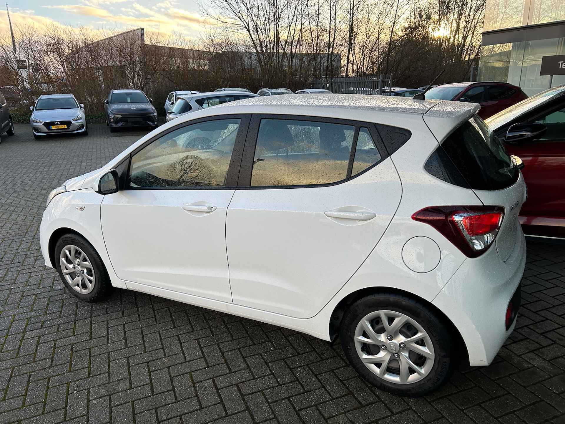 HYUNDAI I10 1.0i 66pk Comfort | Airco | Volledig dealer onderhouden - 2/8