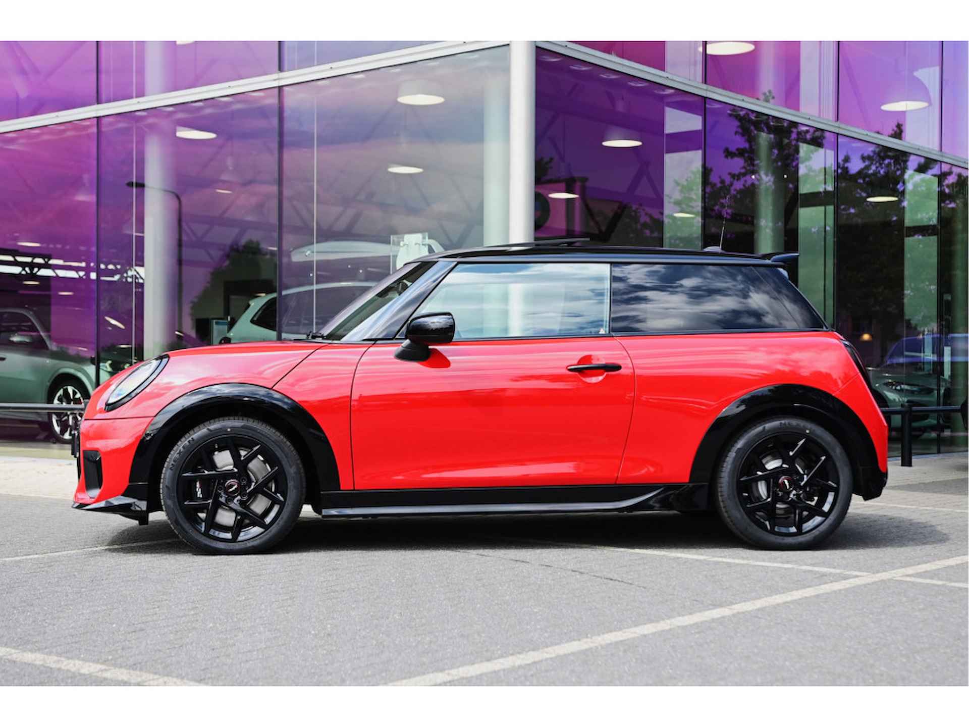 MINI Hatchback Cooper C JCW Automaat / Panoramadak / JCW Sportstoelen / LED / Parking Assistant / Head-Up / Comfort Access / Stoelverwarming - 4/29