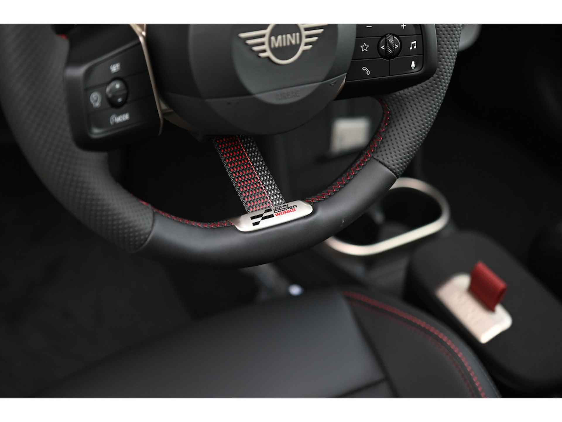 MINI Hatchback Cooper C JCW Automaat / Panoramadak / JCW Sportstoelen / LED / Parking Assistant / Head-Up / Comfort Access / Stoelverwarming - 23/29