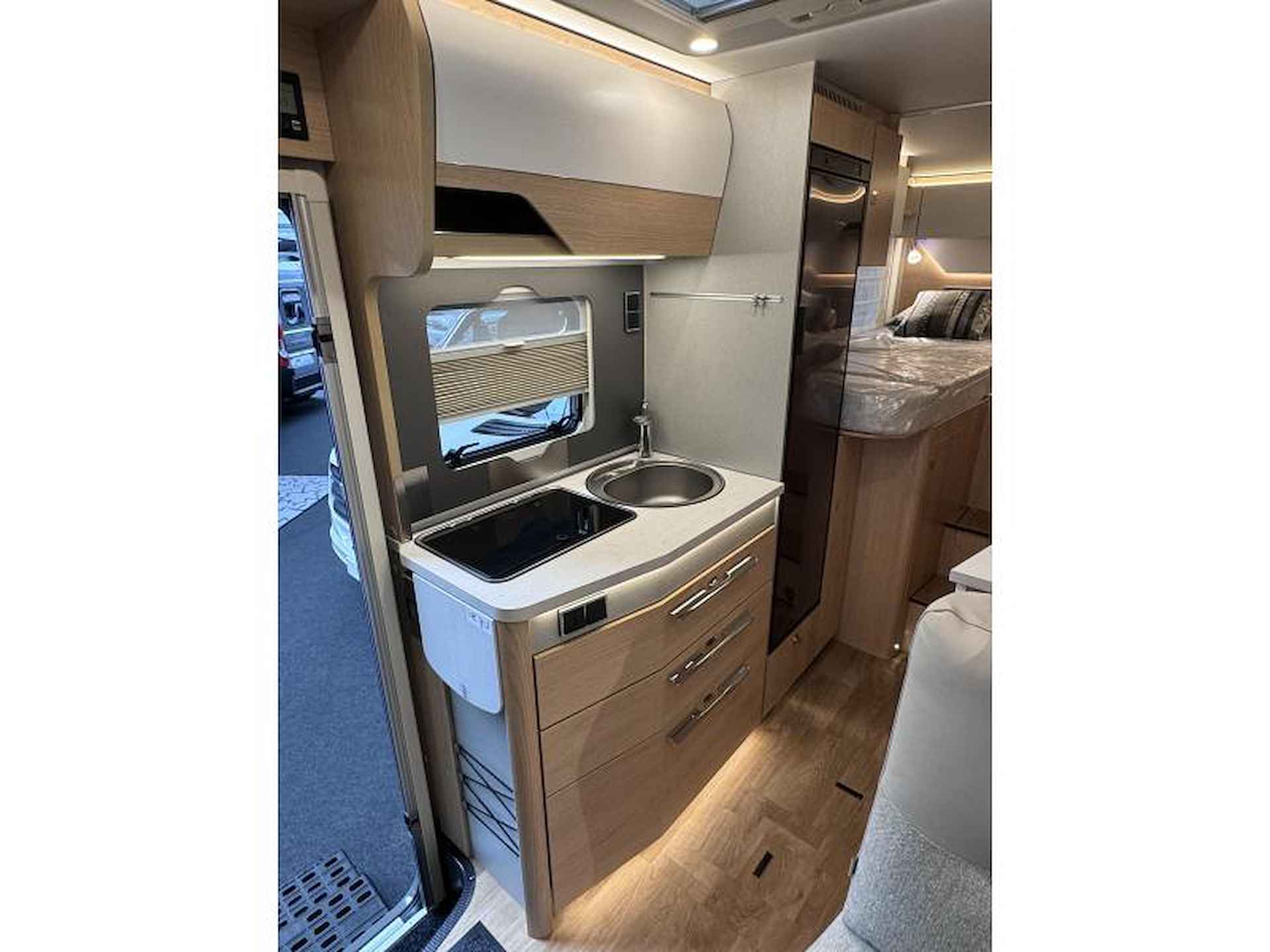 Hymer B-MCT 580  automaat- xxl bed - 8/21