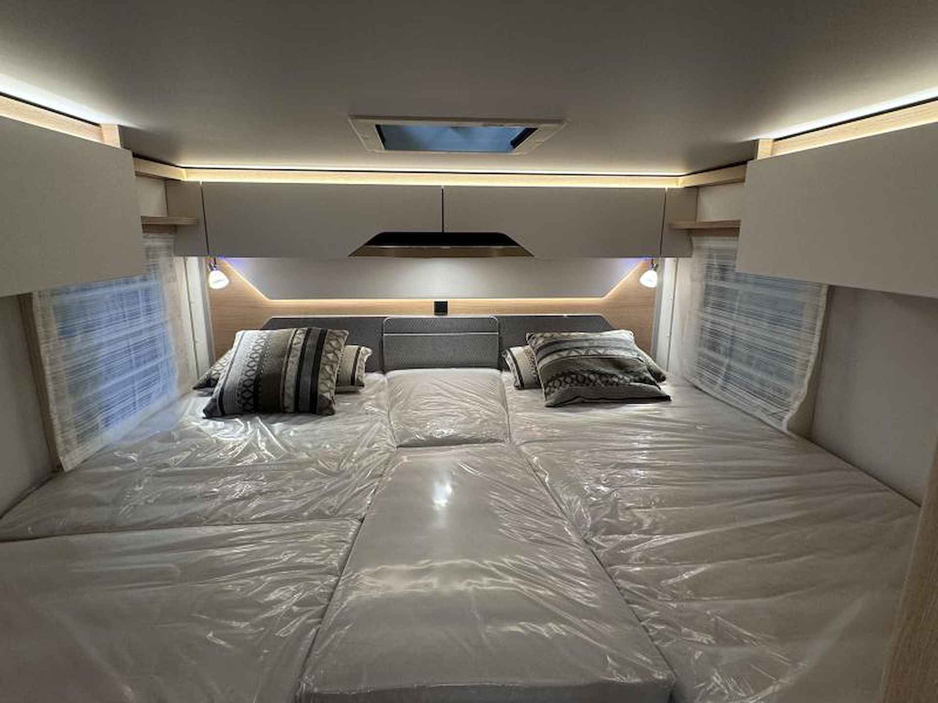 Hymer B-MCT 580  automaat- xxl bed - 13/21