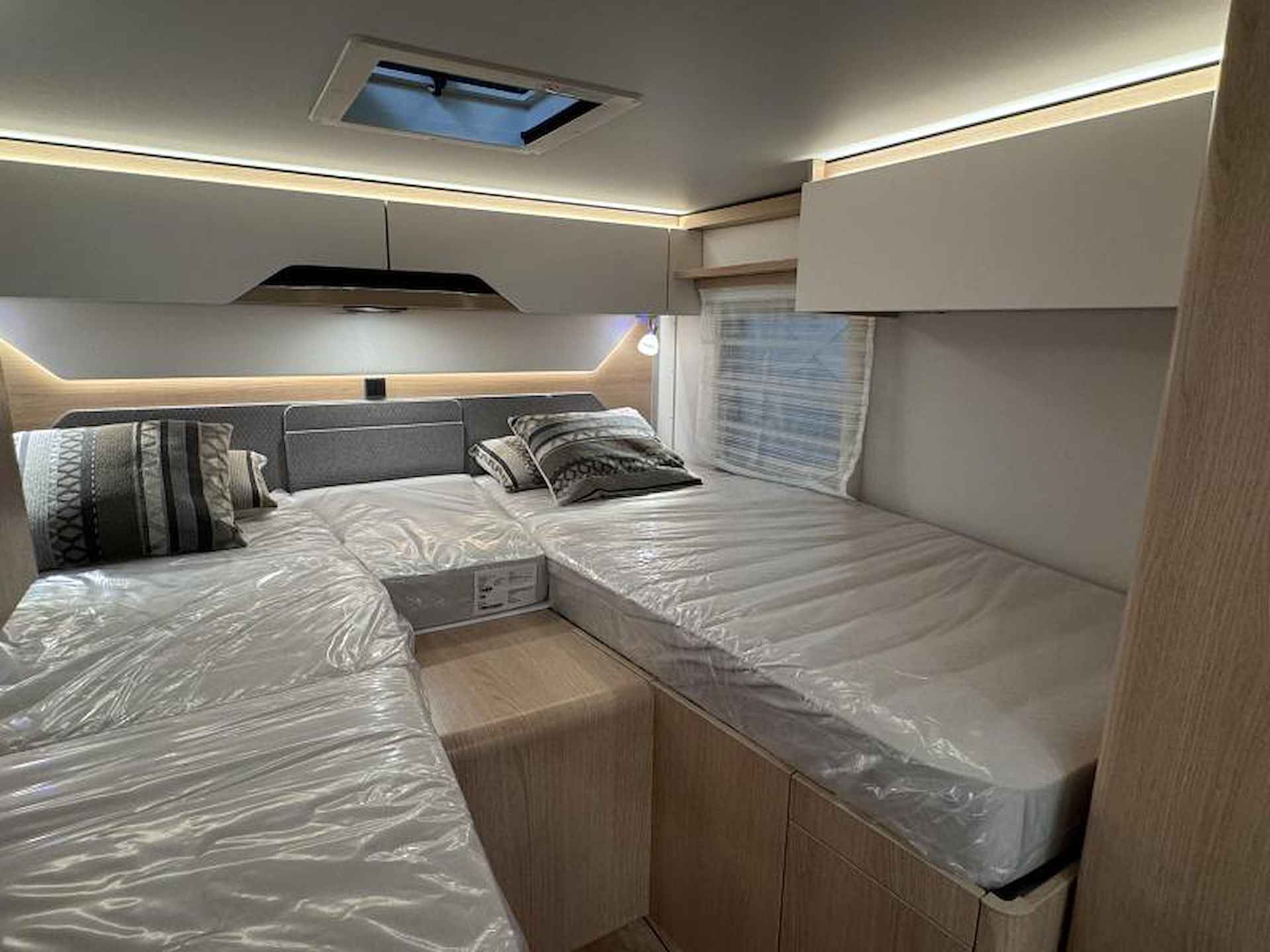 Hymer B-MCT 580  automaat- xxl bed - 14/21