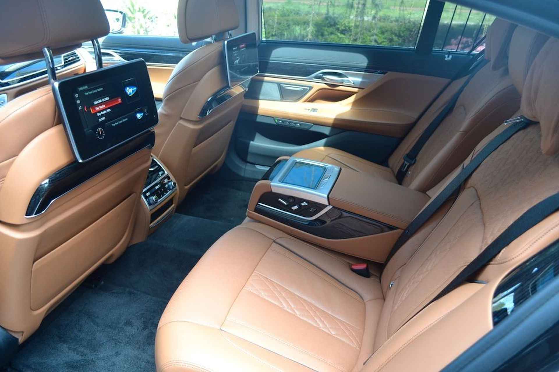 BMW 7-serie 750LD xDrive Fond TV - Sky Lounge - NW 200.000 euro - 7/18