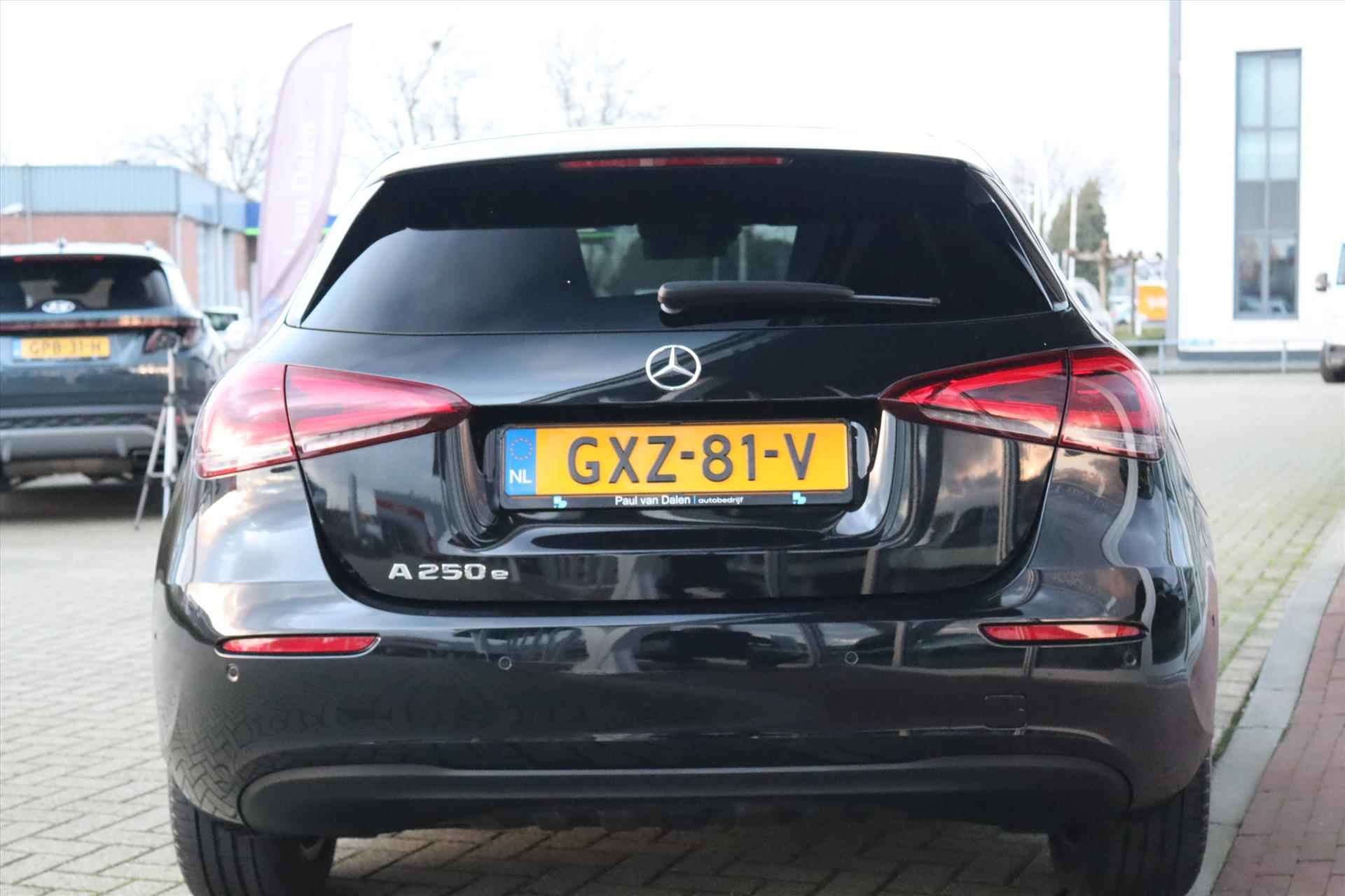 Mercedes A-Klasse A250e 218PK AUTOMAAT PREMIUM Navi | Leer | Camera | Adapt.Cruise | Sfeerverl. | Clima | Stoelverw. | Pdc | 17 Inch Lm | - 50/62