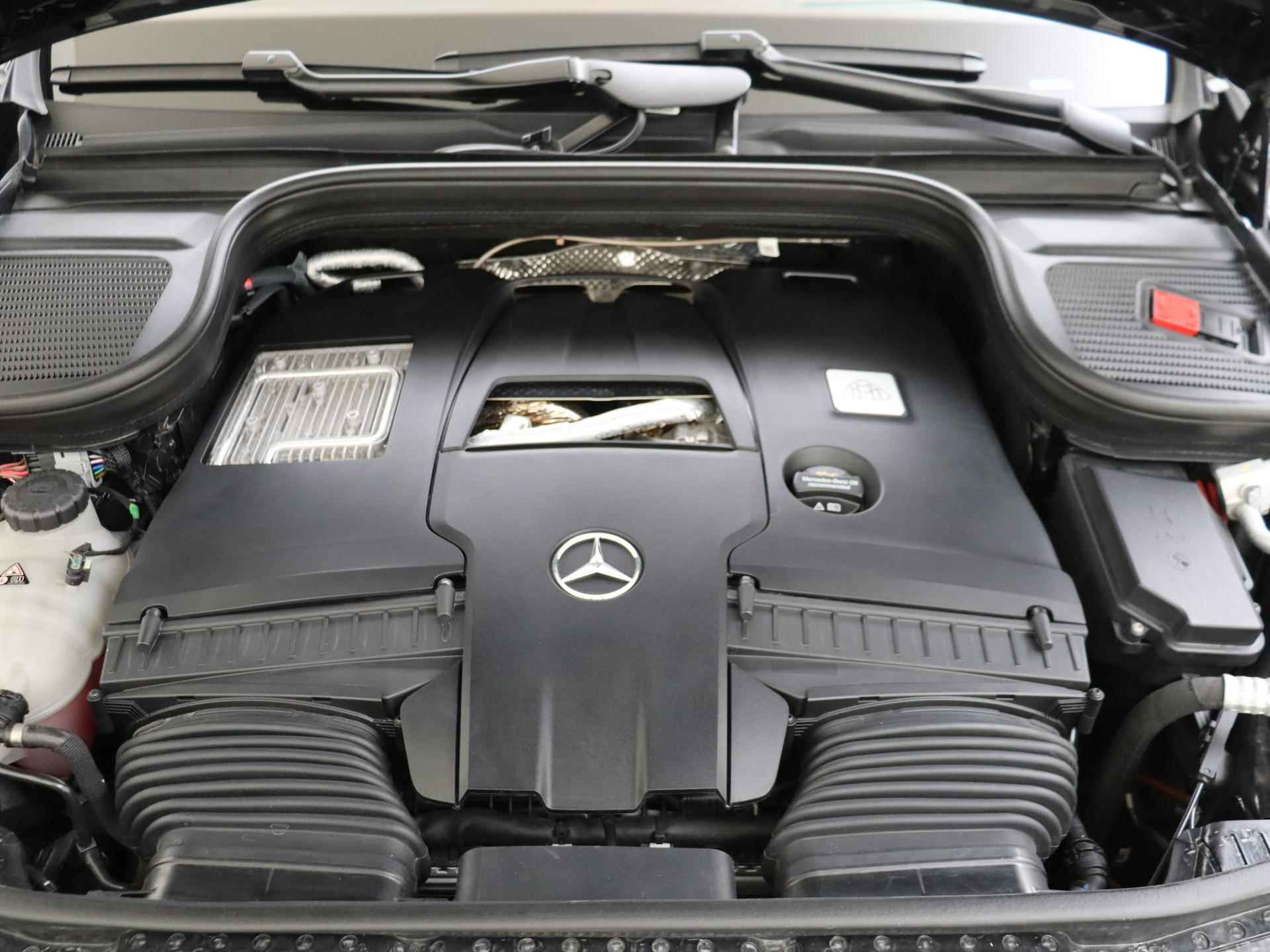 Mercedes-Benz GLS Maybach 600 4MATIC /Panoramadak /Massage voor + achter /23 Inch /TV's achter /Rijassistentiepakket plus - 3/44