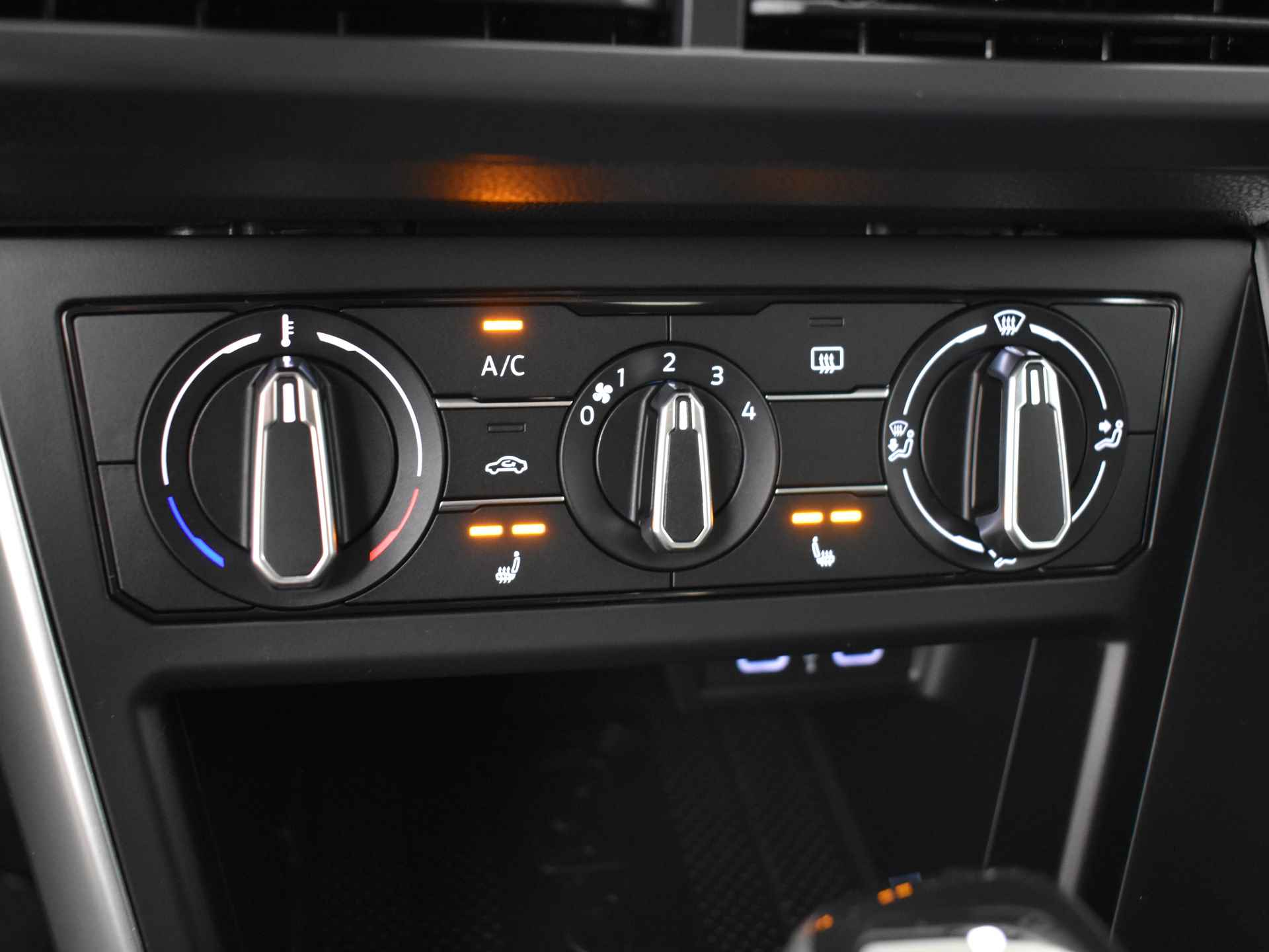 Volkswagen Taigo 1.0 110PK DSG TSI 110 PK Life | Adaptieve Cruise Control | Achteruitrijcamera | Verwarmde voorstoelen | Keyless Go | Navigatiesy - 10/37