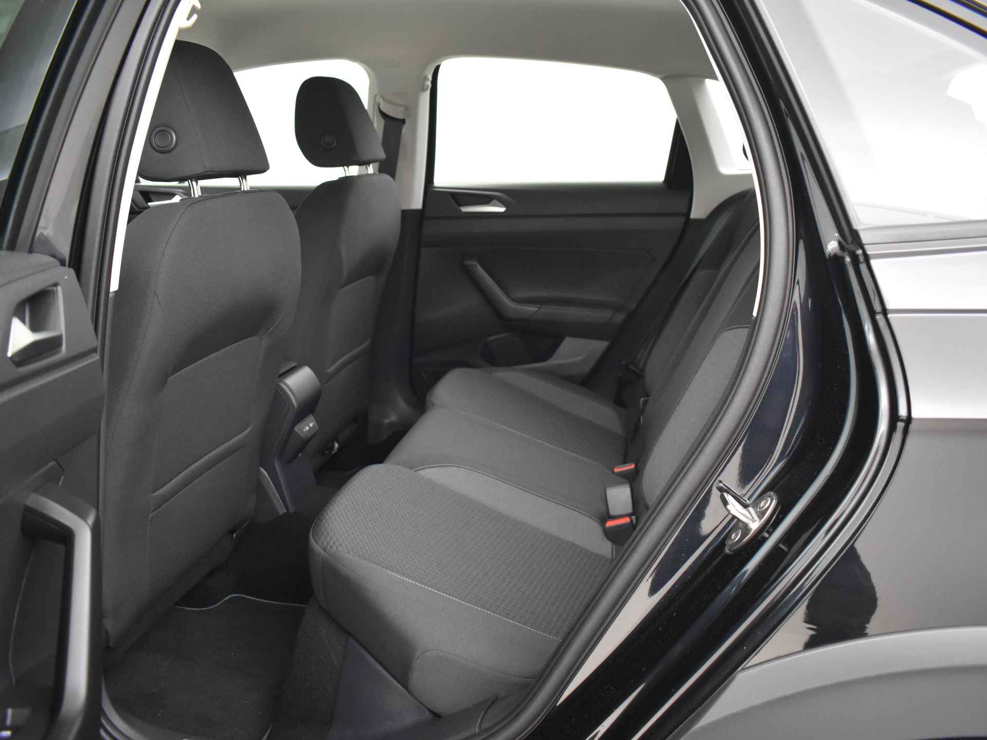 Volkswagen Taigo 1.0 110PK DSG TSI 110 PK Life | Adaptieve Cruise Control | Achteruitrijcamera | Verwarmde voorstoelen | Keyless Go | Navigatiesy - 25/37