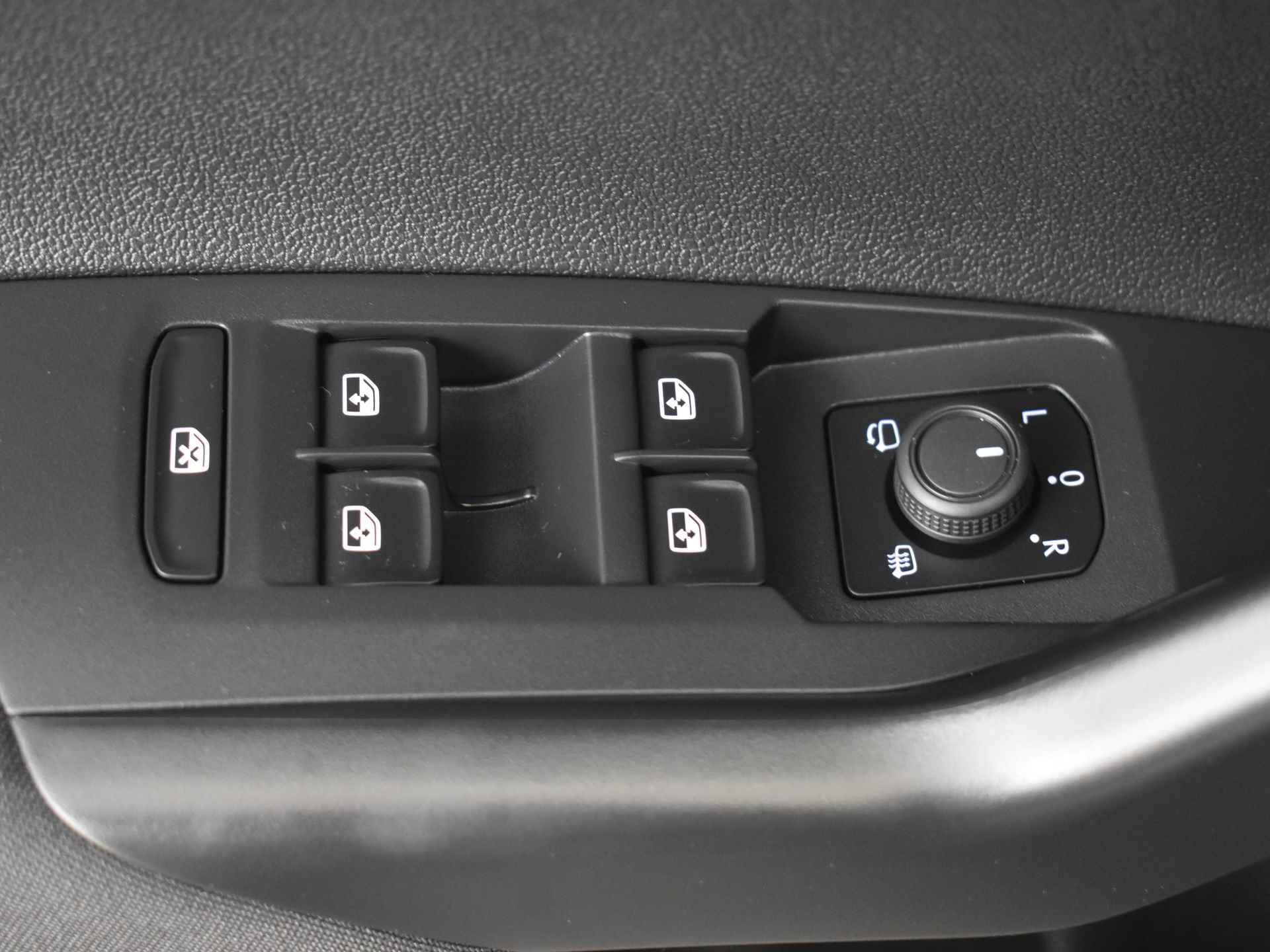 Volkswagen Taigo 1.0 110PK DSG TSI 110 PK Life | Adaptieve Cruise Control | Achteruitrijcamera | Verwarmde voorstoelen | Keyless Go | Navigatiesy - 27/37