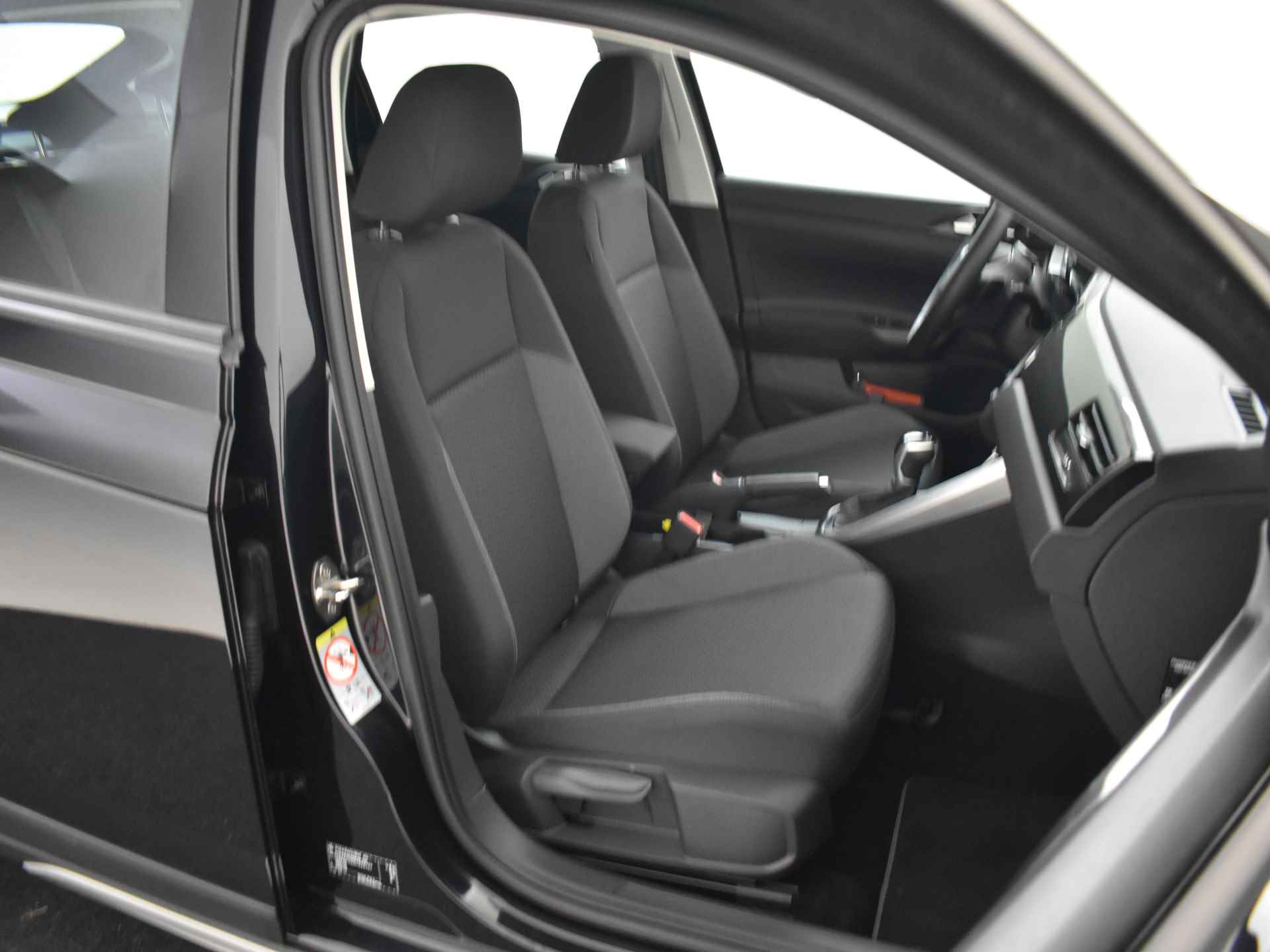 Volkswagen Taigo 1.0 110PK DSG TSI 110 PK Life | Adaptieve Cruise Control | Achteruitrijcamera | Verwarmde voorstoelen | Keyless Go | Navigatiesy - 35/37