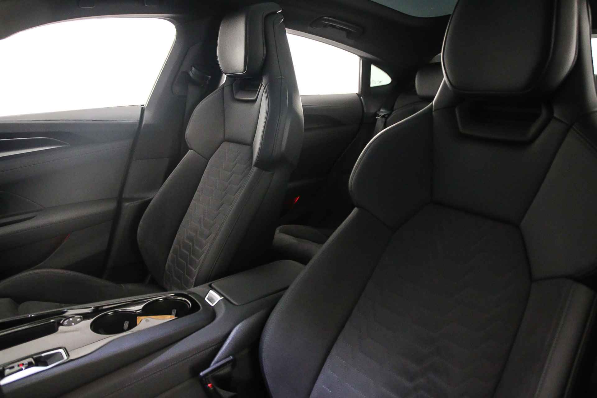 Audi e-tron GT 476pk Quattro | Nachtzicht | RS Dynamic | Head Up | B&O | 4-wiel Besturing | Adapt. Luchtvering | Panodak | Comfort Stoelen |  360 camera | 21 inch | - 10/55
