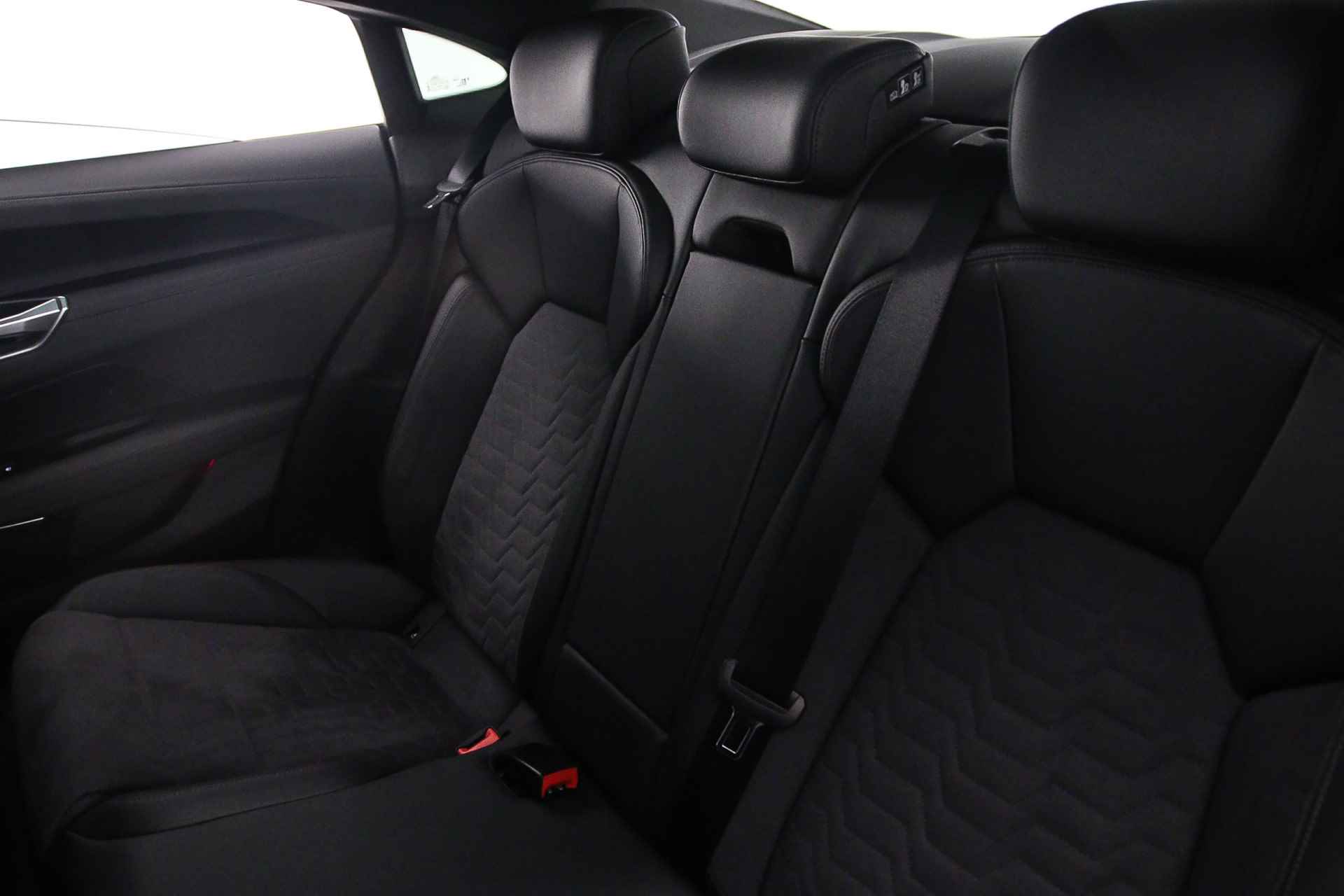 Audi e-tron GT 476pk Quattro | Nachtzicht | RS Dynamic | Head Up | B&O | 4-wiel Besturing | Adapt. Luchtvering | Panodak | Comfort Stoelen |  360 camera | 21 inch | - 46/55