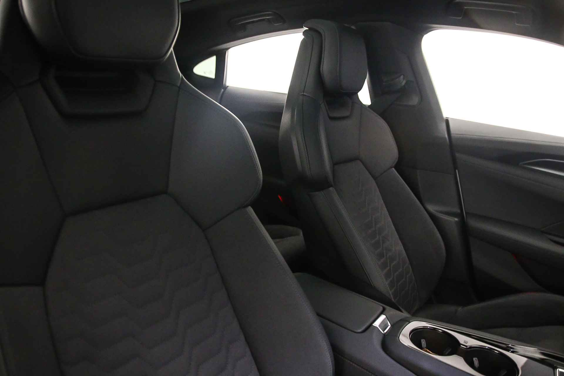 Audi e-tron GT 476pk Quattro | Nachtzicht | RS Dynamic | Head Up | B&O | 4-wiel Besturing | Adapt. Luchtvering | Panodak | Comfort Stoelen |  360 camera | 21 inch | - 54/55