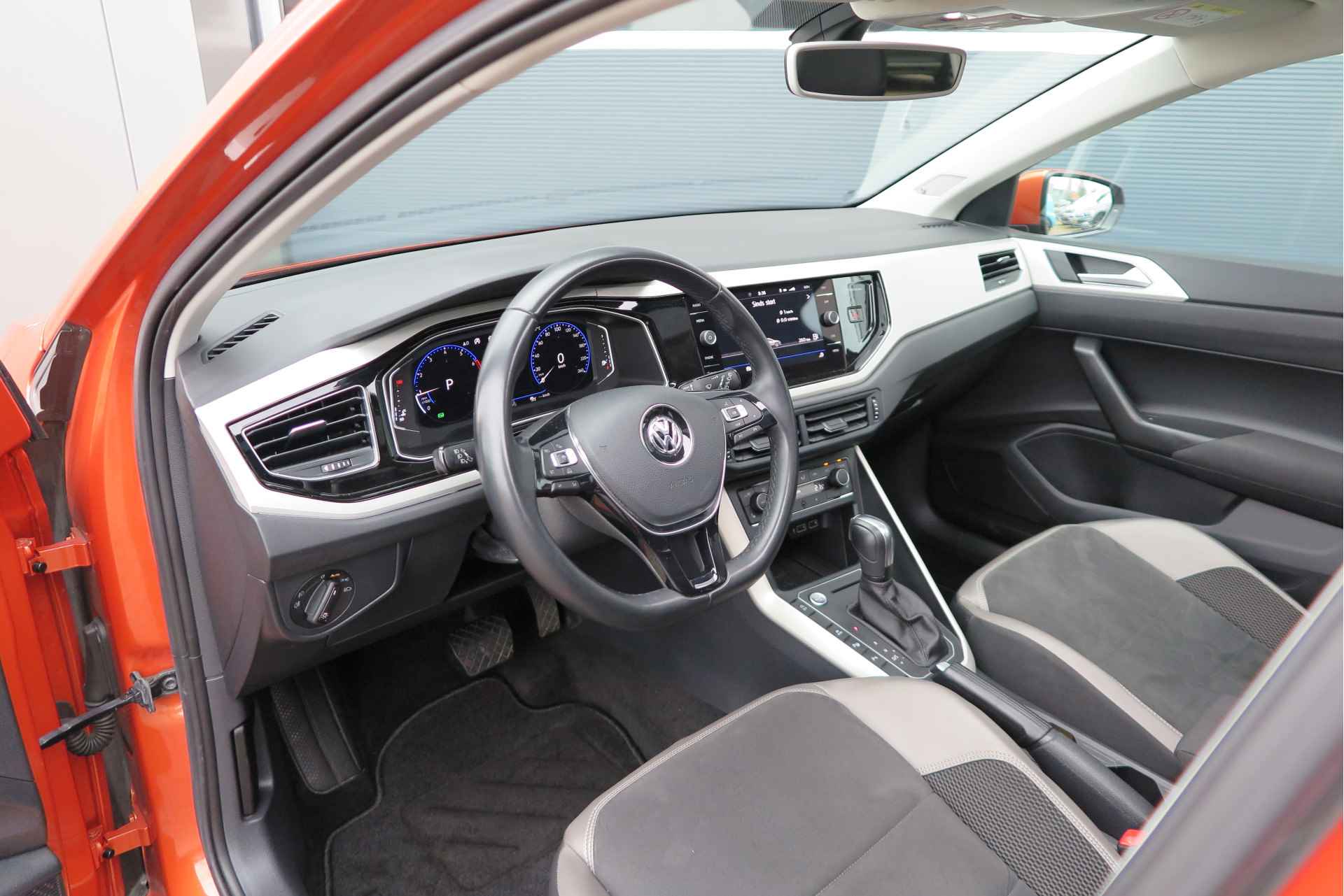 Volkswagen Polo 1.0 TSI 116pk Highline Business R-Line DSG Panoramadak , Virtual cockpit, Beats audio, / keyless entry, Led verlichting,PDC, Navi , Carplay , Stoelverwarming etc. - 13/70