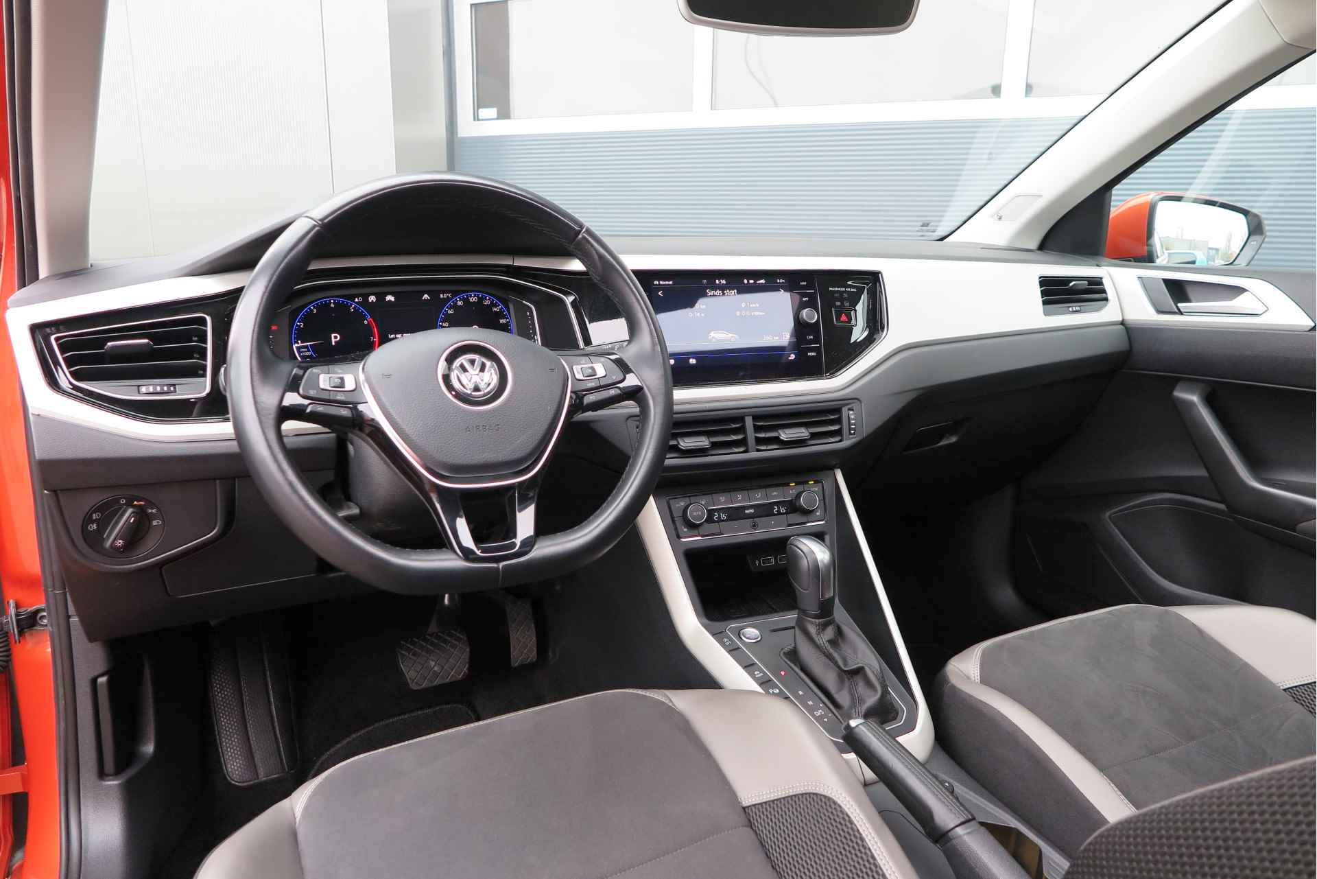 Volkswagen Polo 1.0 TSI 116pk Highline Business R-Line DSG Panoramadak , Virtual cockpit, Beats audio, / keyless entry, Led verlichting,PDC, Navi , Carplay , Stoelverwarming etc. - 14/70