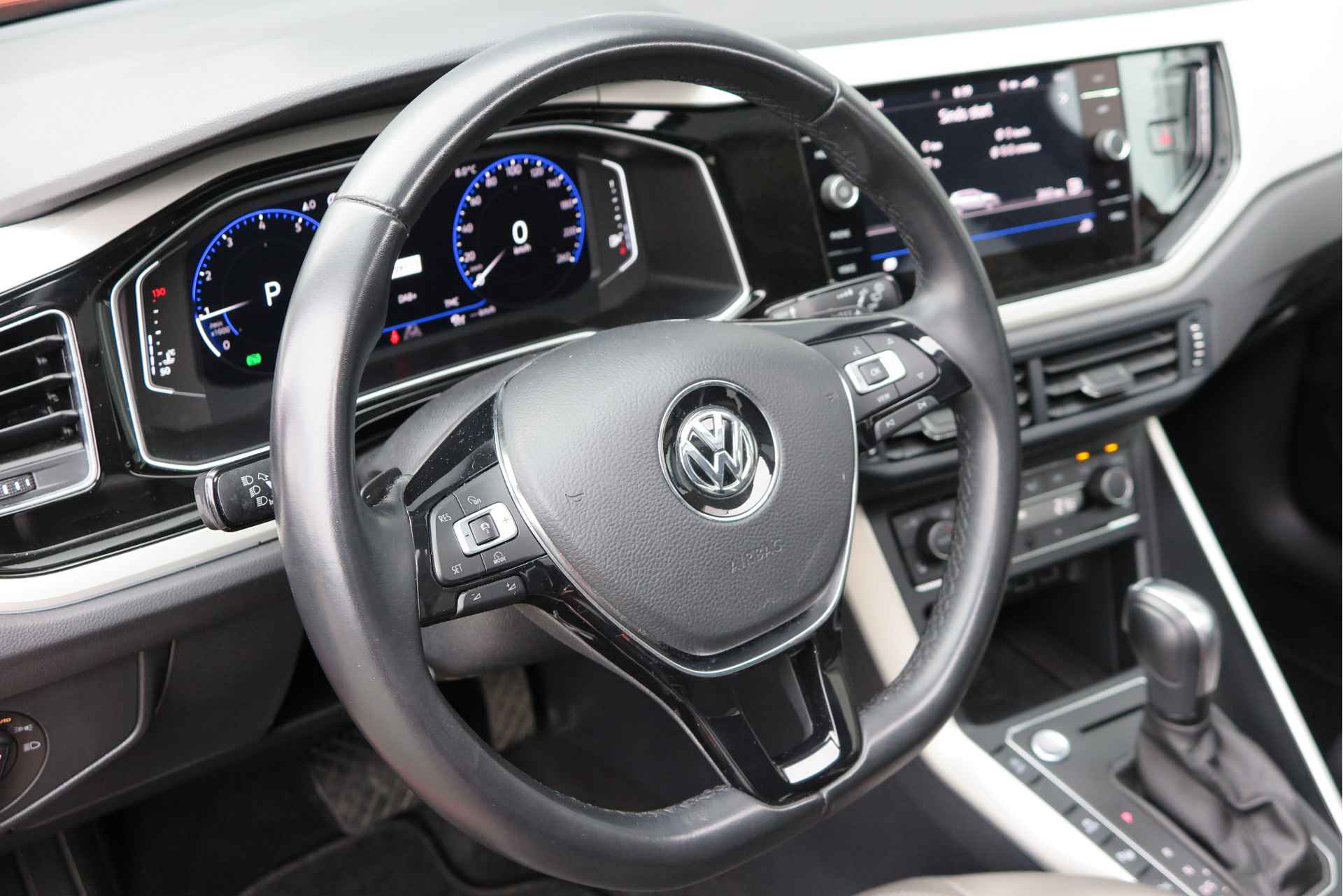 Volkswagen Polo 1.0 TSI 116pk Highline Business R-Line DSG Panoramadak , Virtual cockpit, Beats audio, / keyless entry, Led verlichting,PDC, Navi , Carplay , Stoelverwarming etc. - 31/70