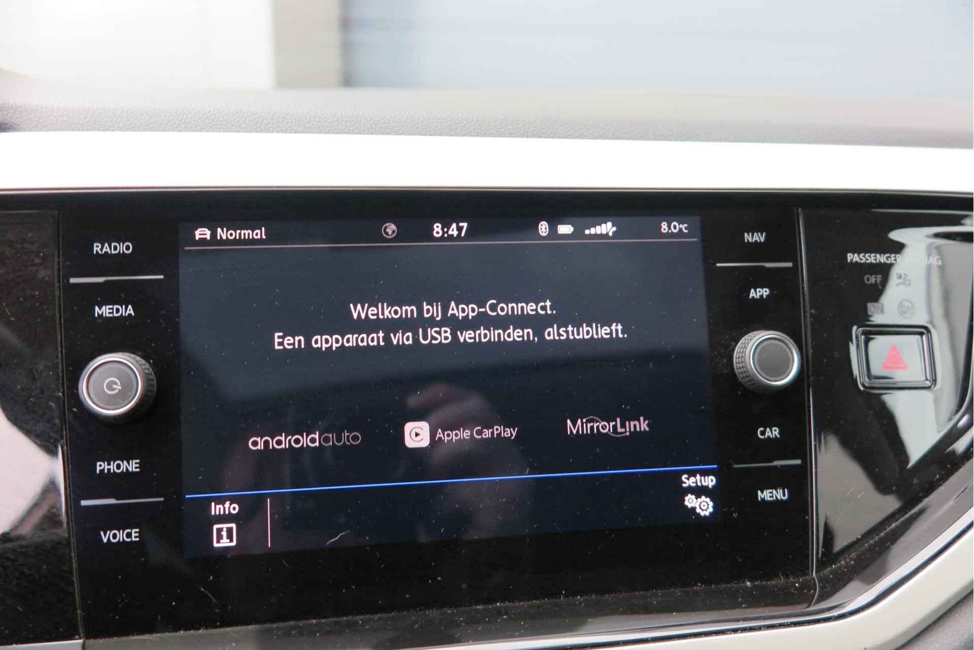 Volkswagen Polo 1.0 TSI 116pk Highline Business R-Line DSG Panoramadak , Virtual cockpit, Beats audio, / keyless entry, Led verlichting,PDC, Navi , Carplay , Stoelverwarming etc. - 40/70