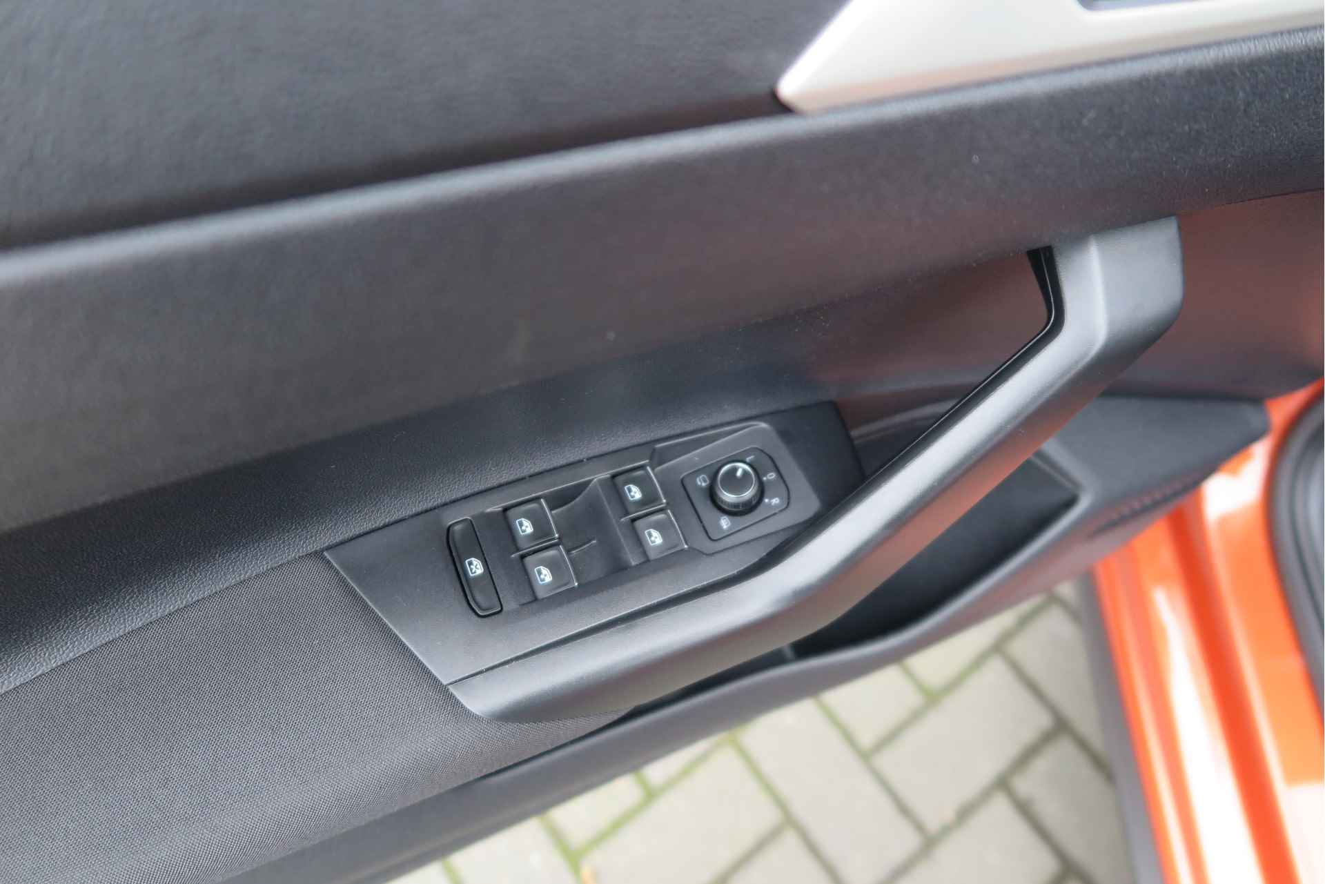 Volkswagen Polo 1.0 TSI 116pk Highline Business R-Line DSG Panoramadak , Virtual cockpit, Beats audio, / keyless entry, Led verlichting,PDC, Navi , Carplay , Stoelverwarming etc. - 57/70