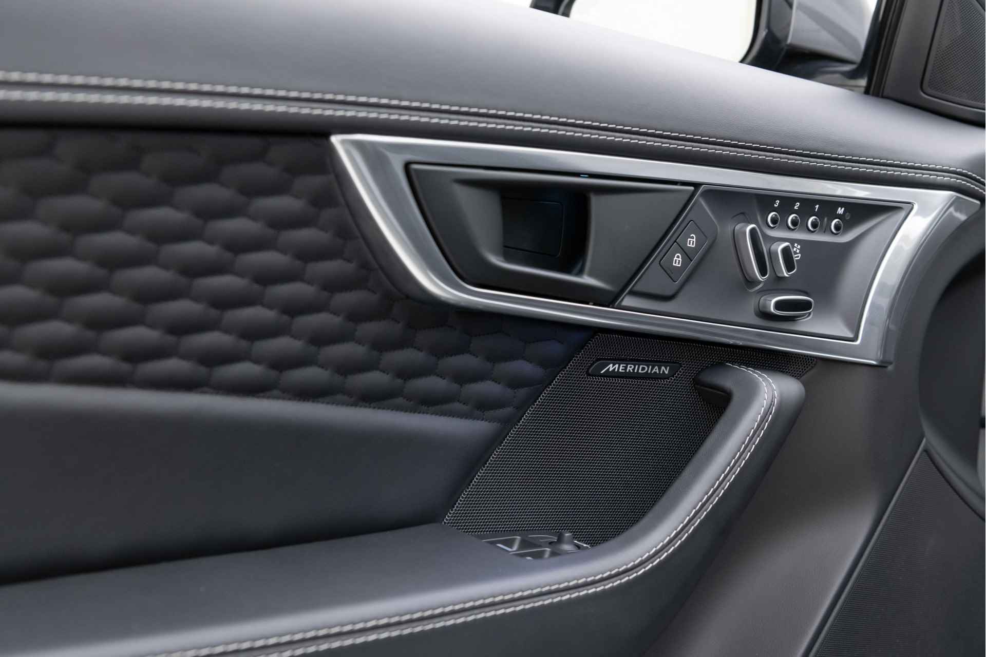 Jaguar F-Type P450 RWD First Edition | 20" wielen | Keyless Entry | Stuurverwarming | Performance seats - 25/51