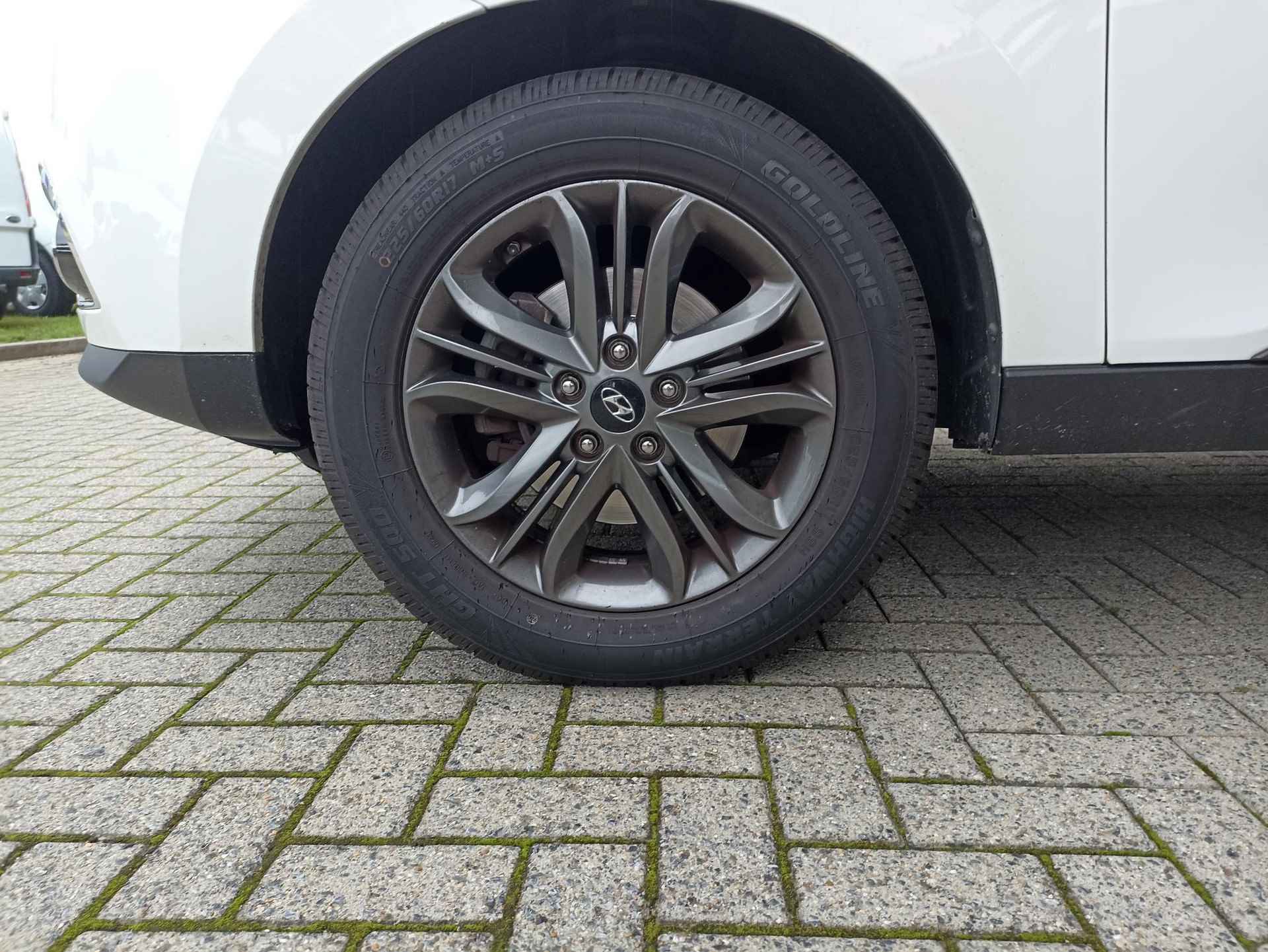 Hyundai ix35 1.6i GDI Go! 17"LM Velgen | Navigatie | PDC Achter | Panorama dak | Trekhaak | Stoelverwarming | - 7/28