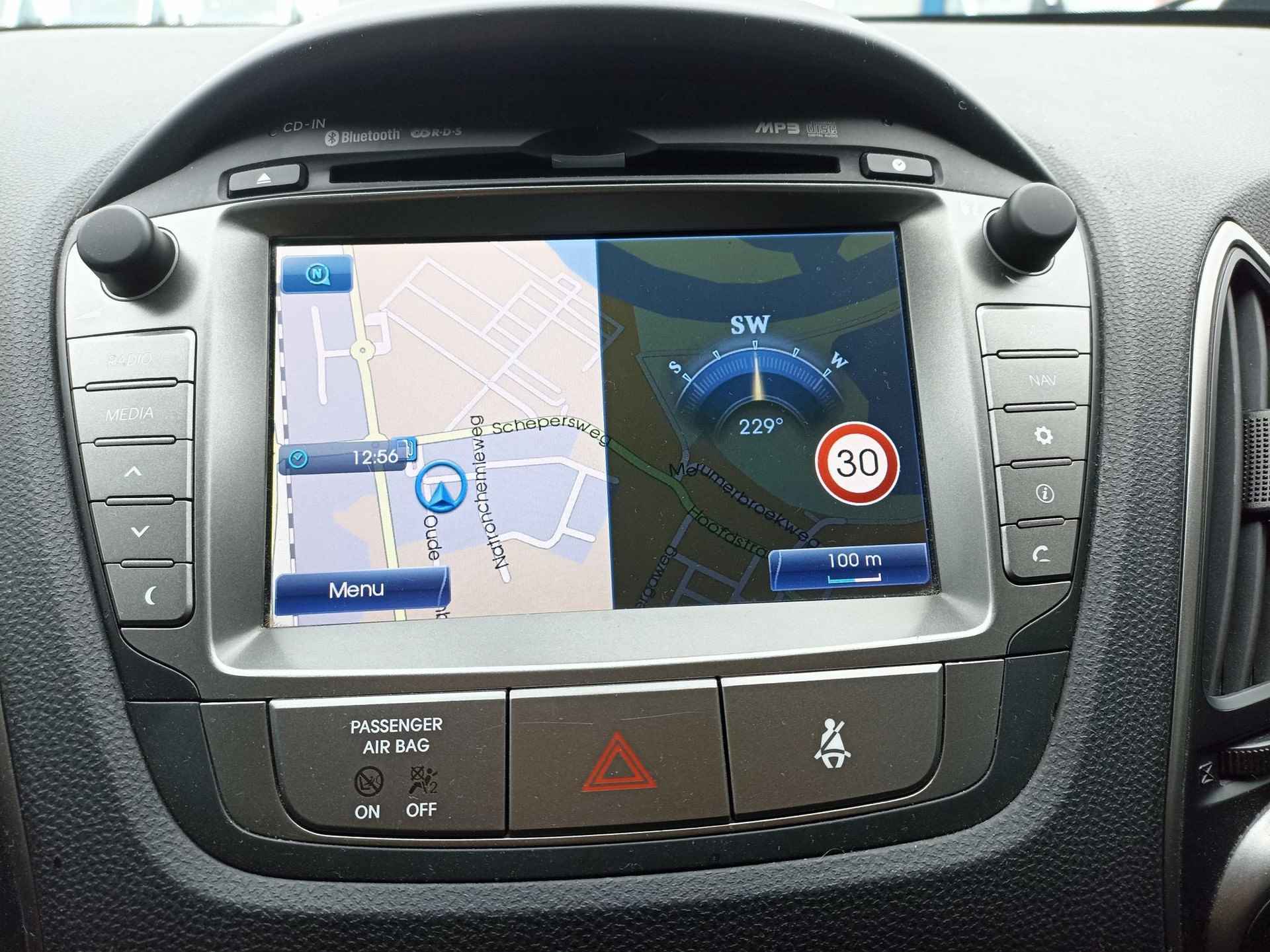 Hyundai ix35 1.6i GDI Go! 17"LM Velgen | Navigatie | PDC Achter | Panorama dak | Trekhaak | Stoelverwarming | - 13/28