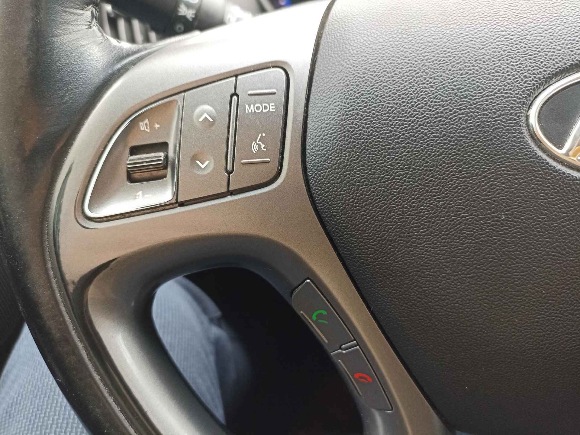 Hyundai ix35 1.6i GDI Go! 17"LM Velgen | Navigatie | PDC Achter | Panorama dak | Trekhaak | Stoelverwarming | - 17/28