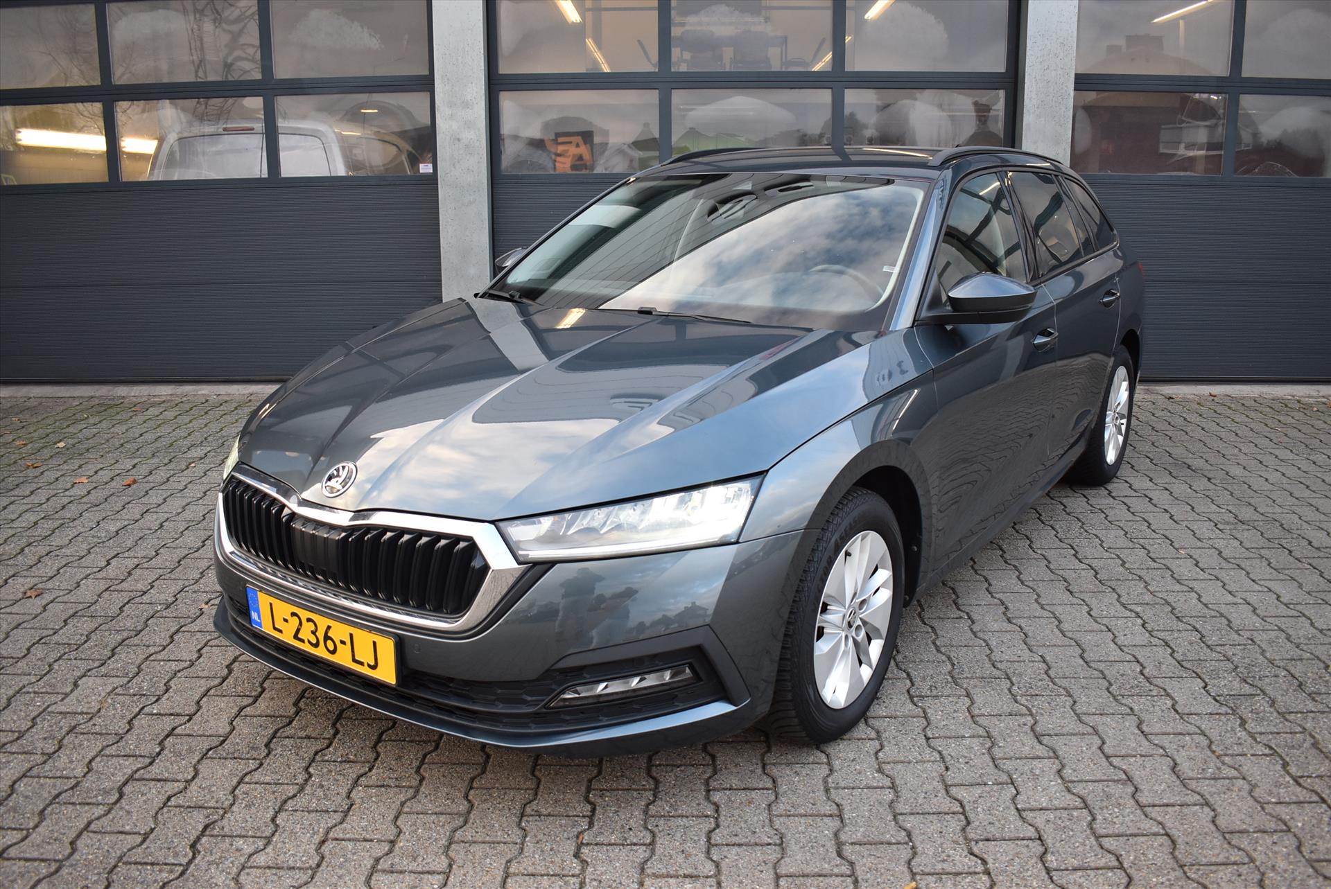 SKODA Octavia Combi 1.0 TSI 110pk Sport Business