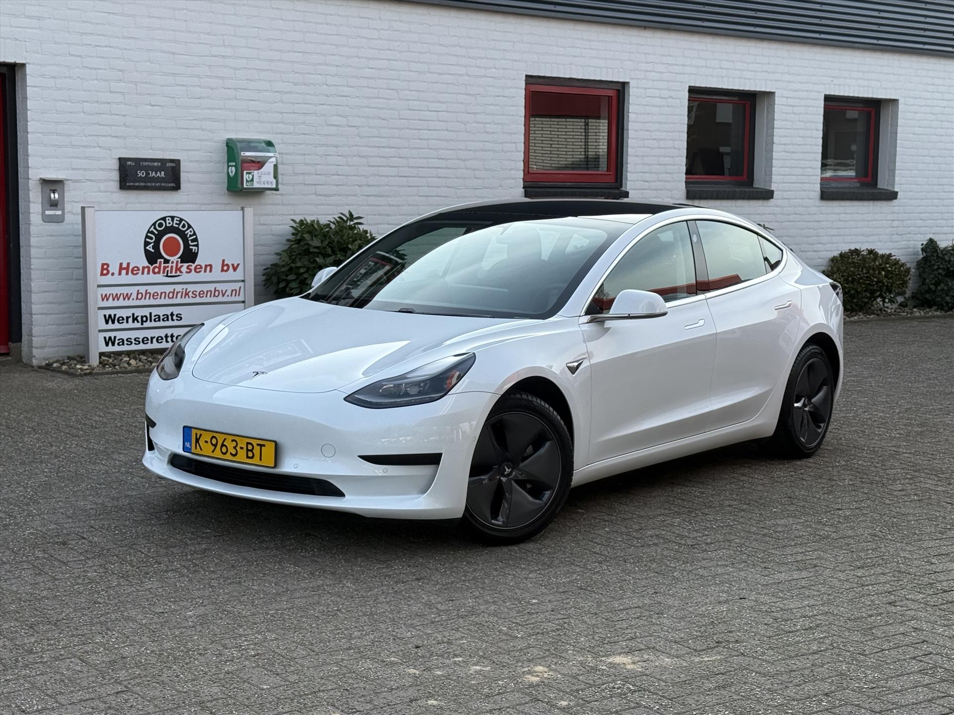 Tesla Model 3 Standard Plus RWD/ LFP accu/ Parelmoer wit/ Camera achter/ Lederen bekleding/ Stoelverwarming/ 1 Eigenaar/ Origineel NL/ NAP