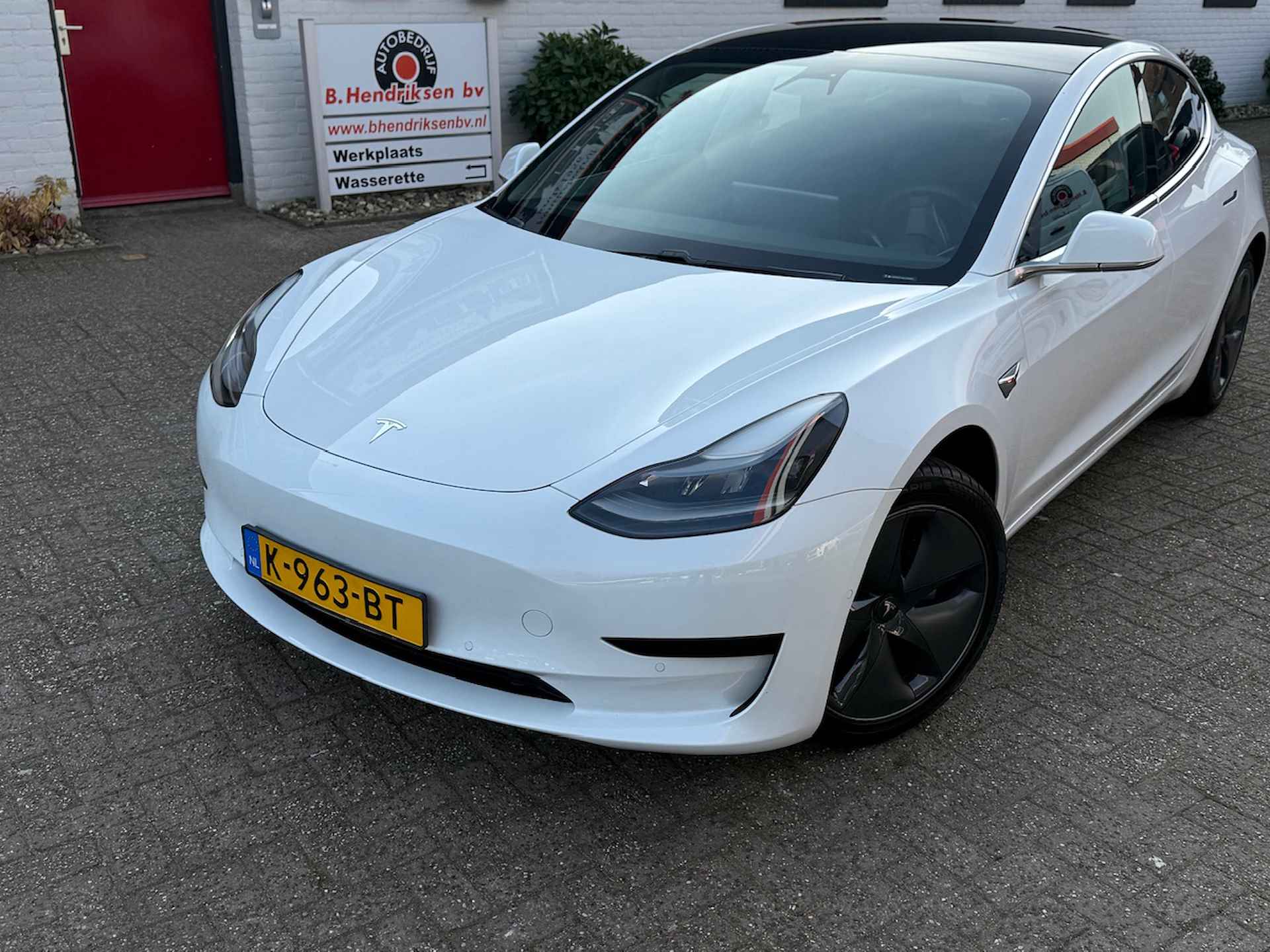 Tesla Model 3 Standard Plus RWD/ LFP accu/ Parelmoer wit/ Camera achter/ Lederen bekleding/ Stoelverwarming/ 1 Eigenaar/ Origineel NL/ NAP - 3/32