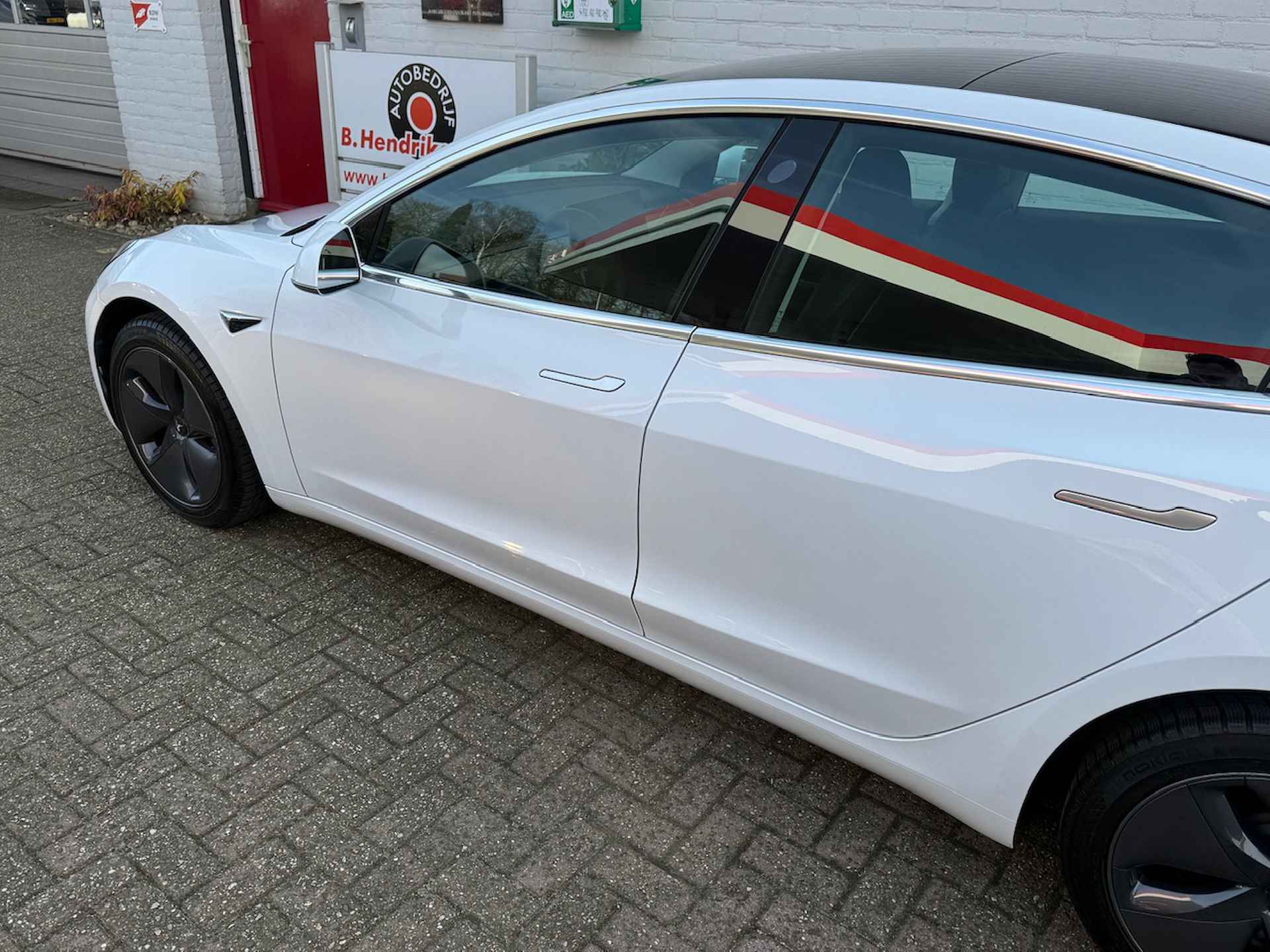 Tesla Model 3 Standard Plus RWD/ LFP accu/ Parelmoer wit/ Camera achter/ Lederen bekleding/ Stoelverwarming/ 1 Eigenaar/ Origineel NL/ NAP - 28/32