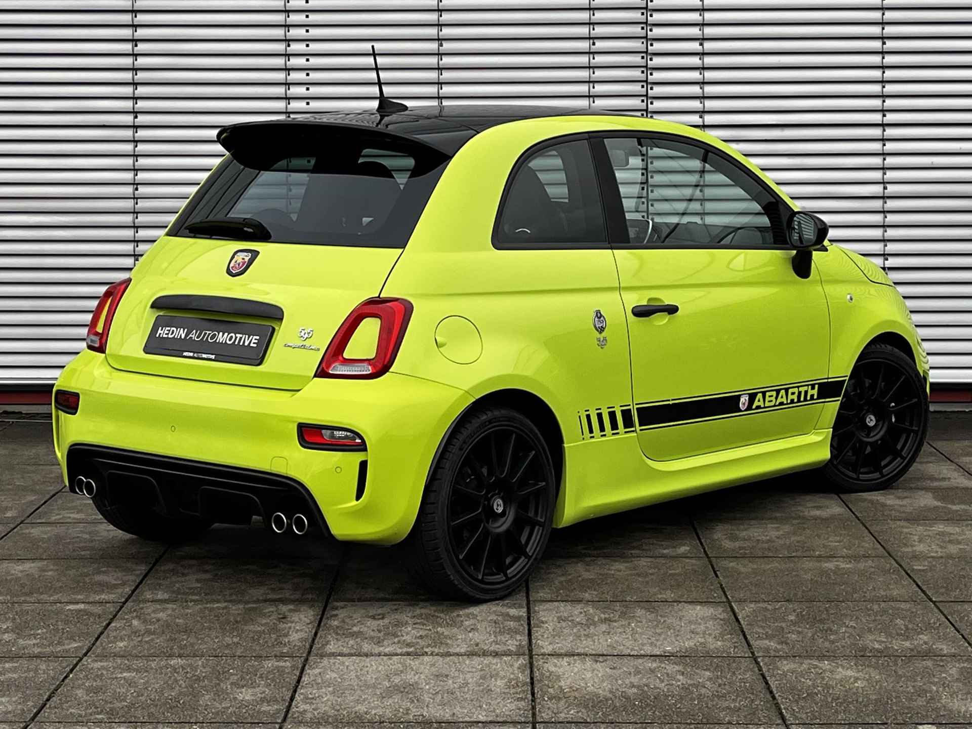 Abarth 595 1.4 T-Jet Abarth Competizione 70th Anniversary | Automaat| 180pk | Sabelt Stoelen | Navigatie, DAB, Bluetooth & AppleCarplay/AndroidAuto | 17'' Velgen - 2/35