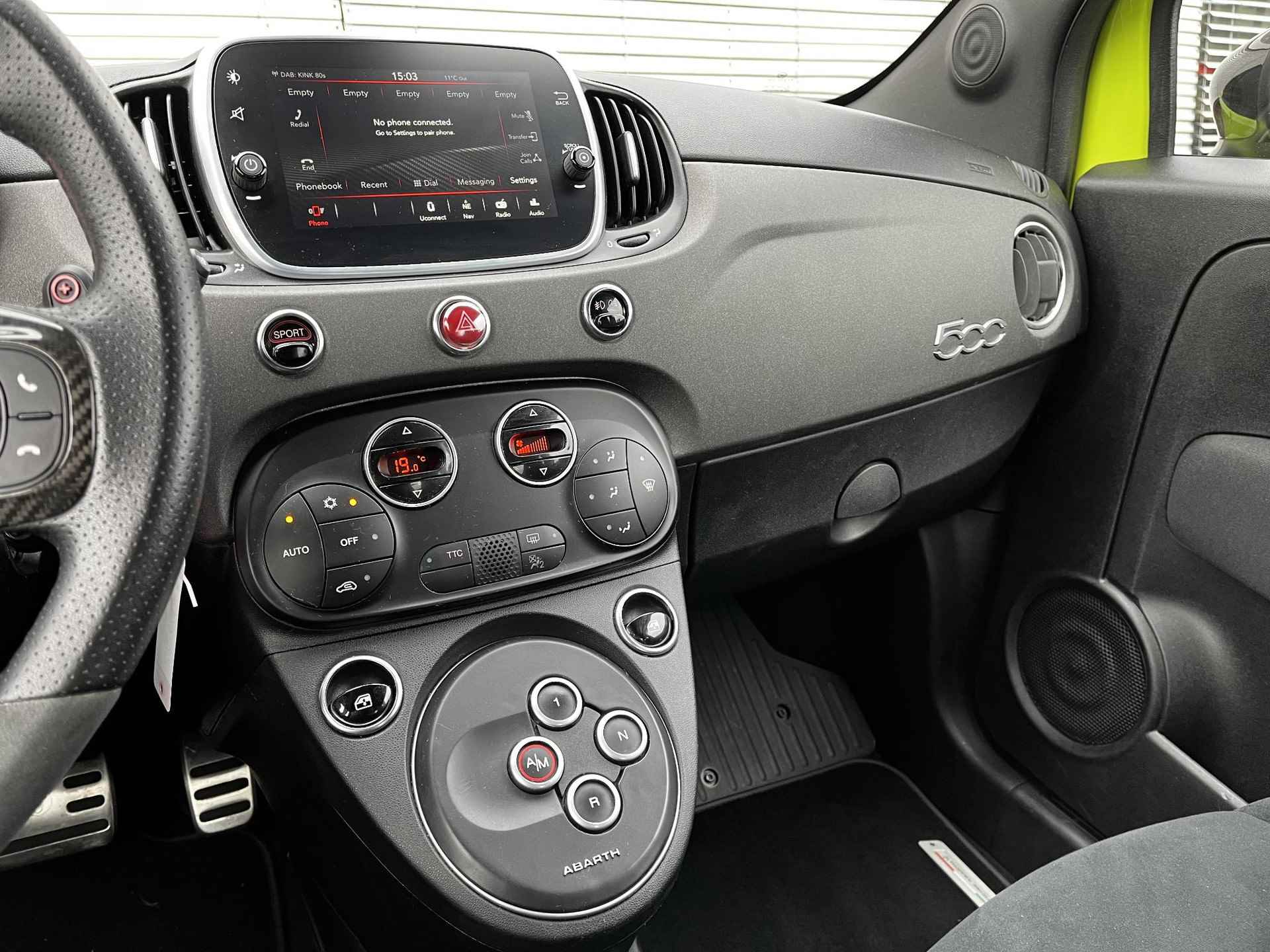 Abarth 595 1.4 T-Jet Abarth Competizione 70th Anniversary | Automaat| 180pk | Sabelt Stoelen | Navigatie, DAB, Bluetooth & AppleCarplay/AndroidAuto | 17'' Velgen - 30/35