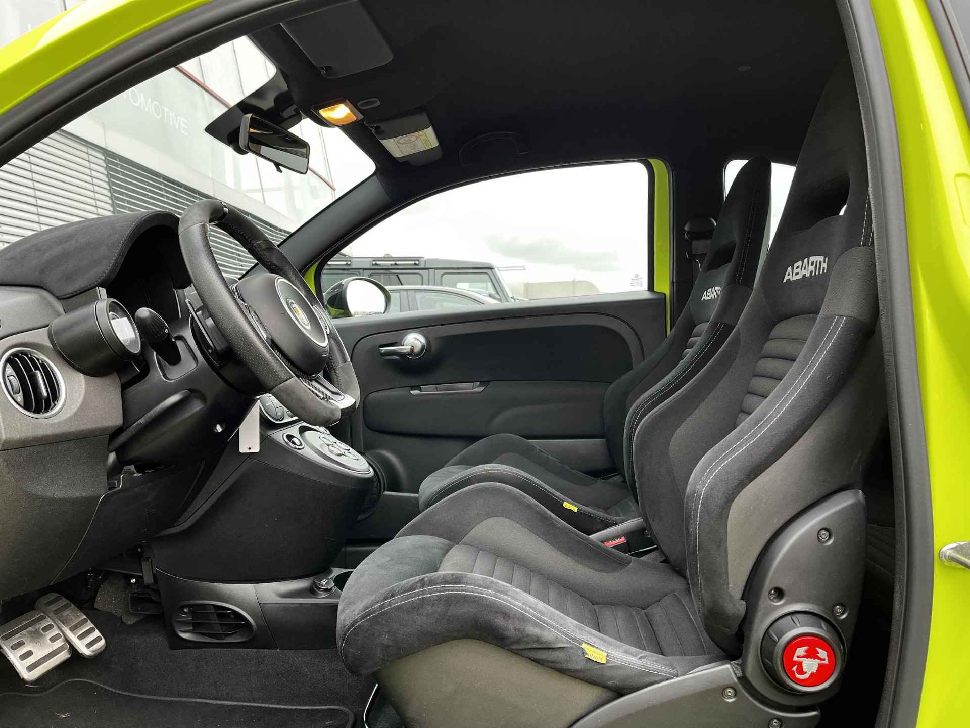 Abarth 595 1.4 T-Jet Abarth Competizione 70th Anniversary | Automaat| 180pk | Sabelt Stoelen | Navigatie, DAB, Bluetooth & AppleCarplay/AndroidAuto | 17'' Velgen - 13/35