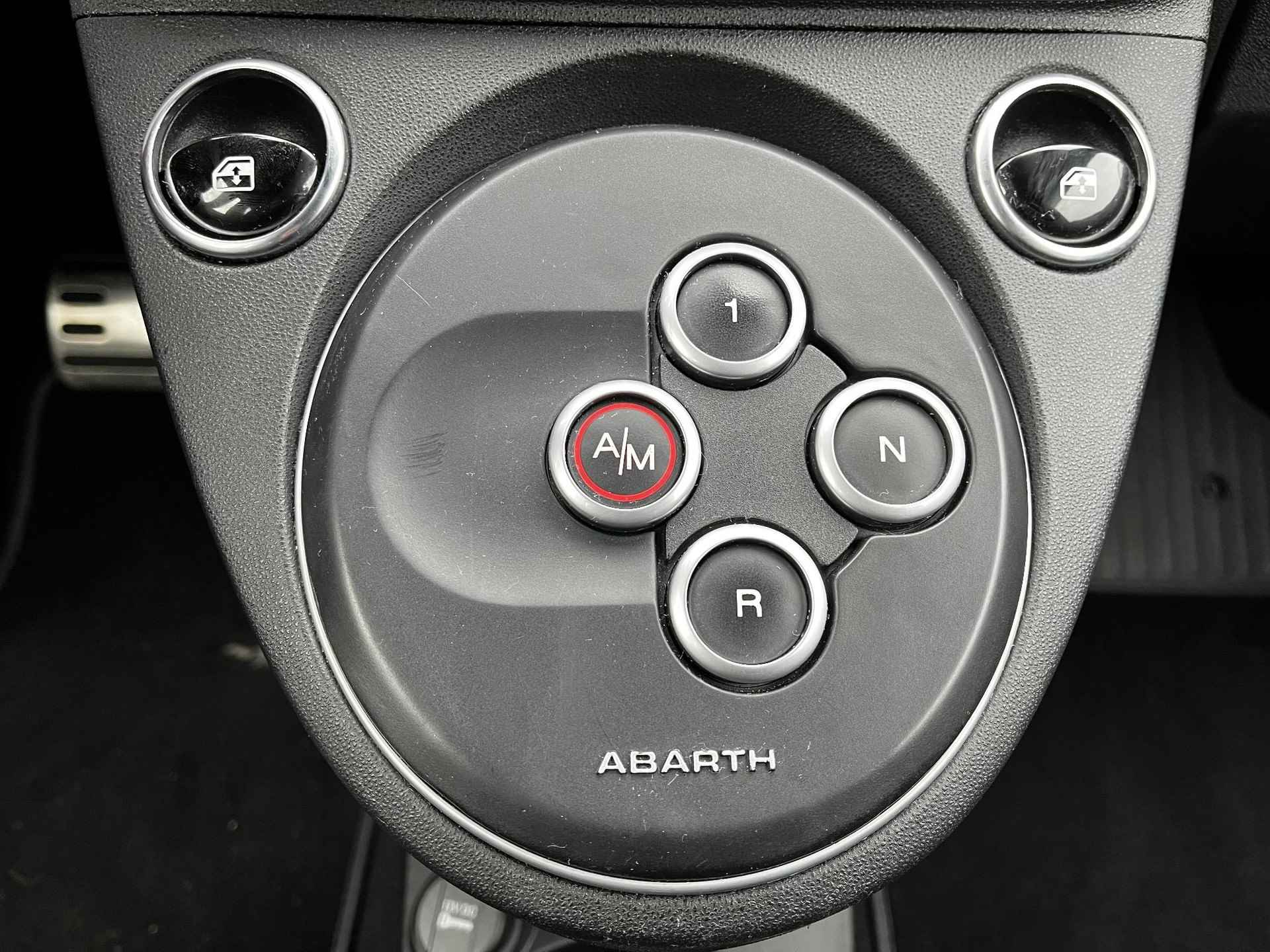 Abarth 595 1.4 T-Jet Abarth Competizione 70th Anniversary | Automaat| 180pk | Sabelt Stoelen | Navigatie, DAB, Bluetooth & AppleCarplay/AndroidAuto | 17'' Velgen - 17/35