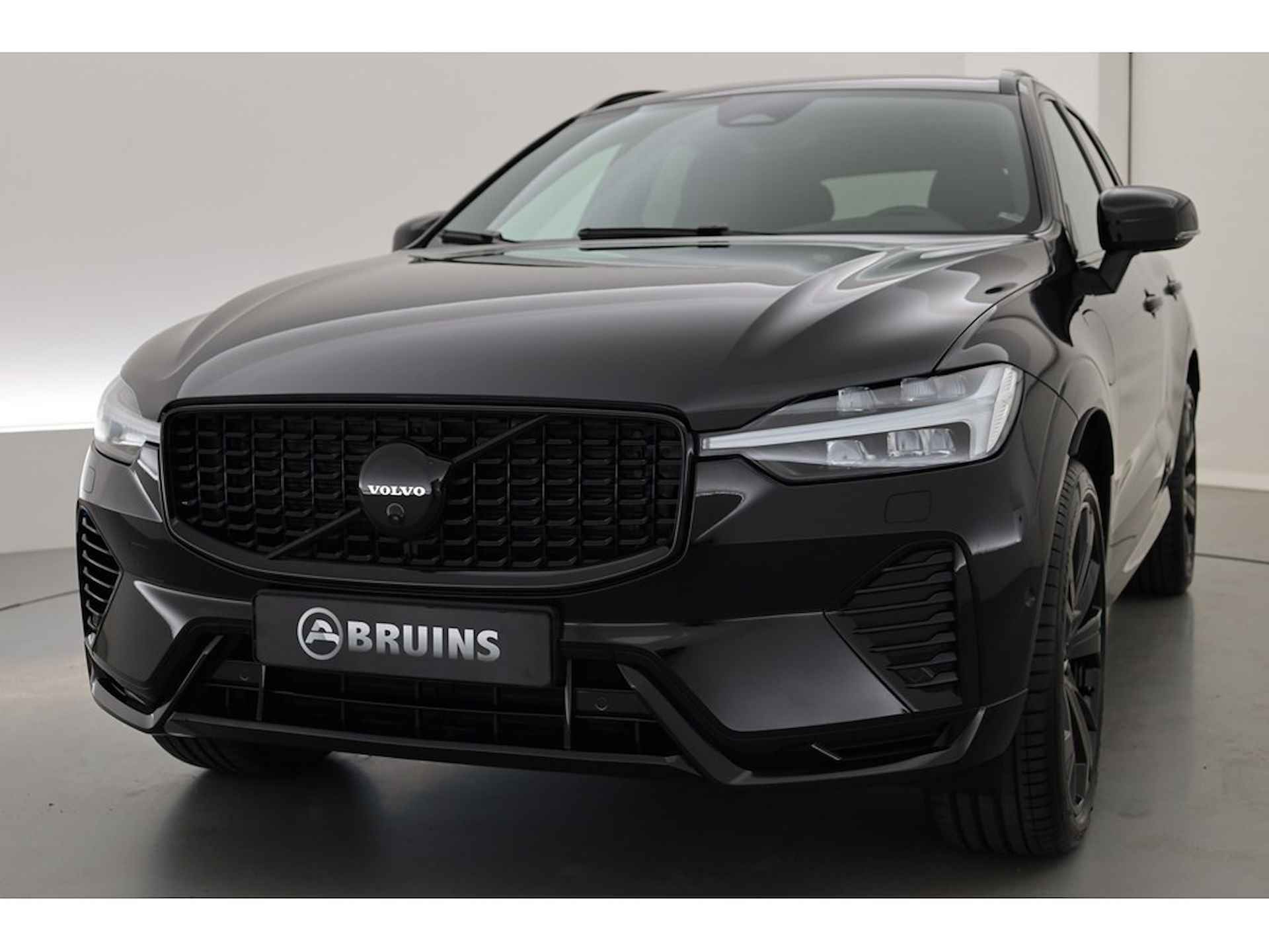 Volvo XC60 2.0 Recharge T8 AWD Plus Black Edition, H&K audio, 360 camera, ACC, BLIS - 2/29