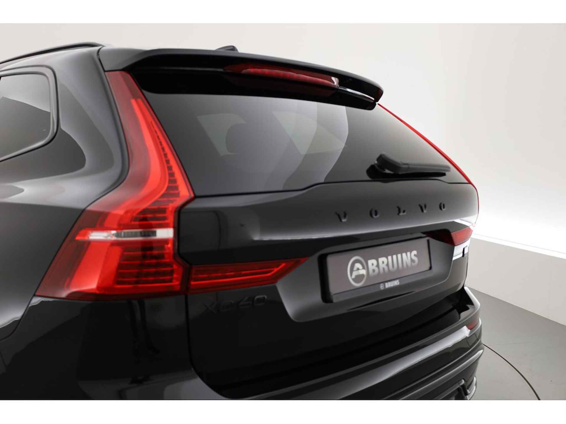 Volvo XC60 2.0 Recharge T8 AWD Plus Black Edition, H&K audio, 360 camera, ACC, BLIS - 8/29